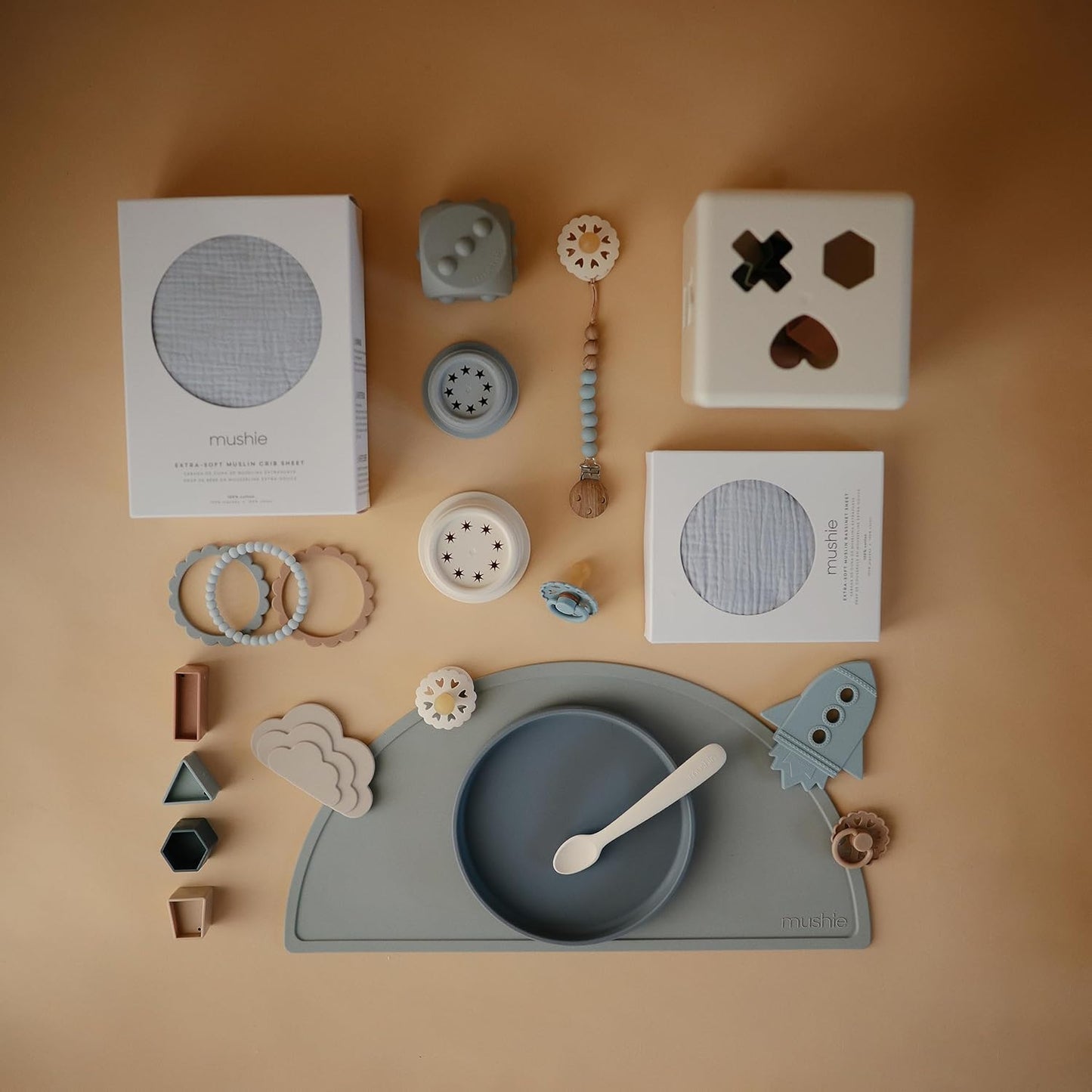 mushie Classic Silicone Suction Plate | BPA-Free Non-Slip Design (Daffodil)