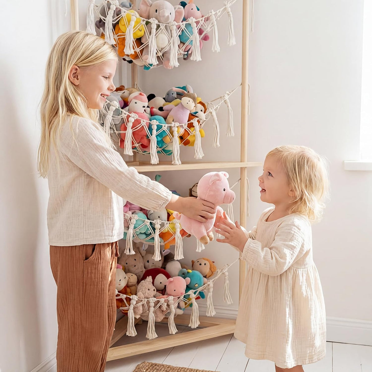 Wooden Corner Stuffed Animal Storage Organizer, 4-Tier Boho Macrame Toy Hammock Display Shelf, Free-Standing Open-Access Teddy Bear Zoo Holder for Nursery, Playroom & Kids Bedroom