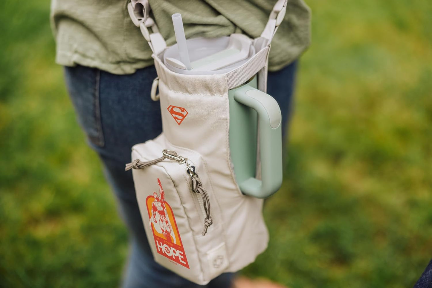 PICNIC TIME Eclipse 40 oz Tumber Tote, Drink Carrier Crossbody Bag, Water Bottle Holder with Shoulder Strap and Phone Pocket, (Gray)