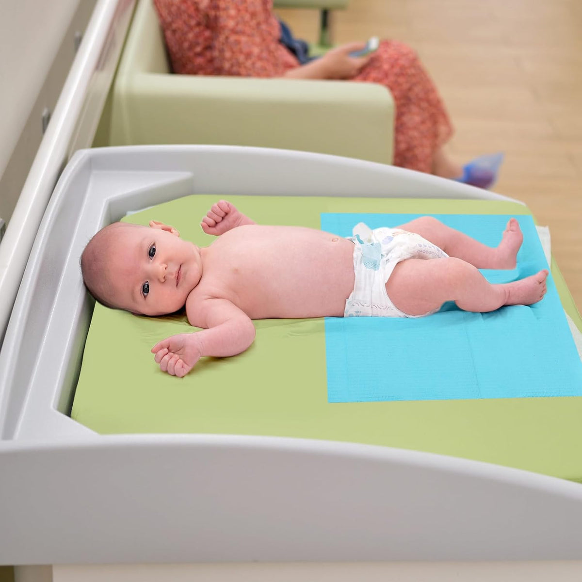 100pcs Disposable Changing Liner 2-ply Baby Changing Station Pad Disposable Changing Pads Diaper Changing Mat Portable Sanitary Liner Refills for Commercial Restrooms (Pink)