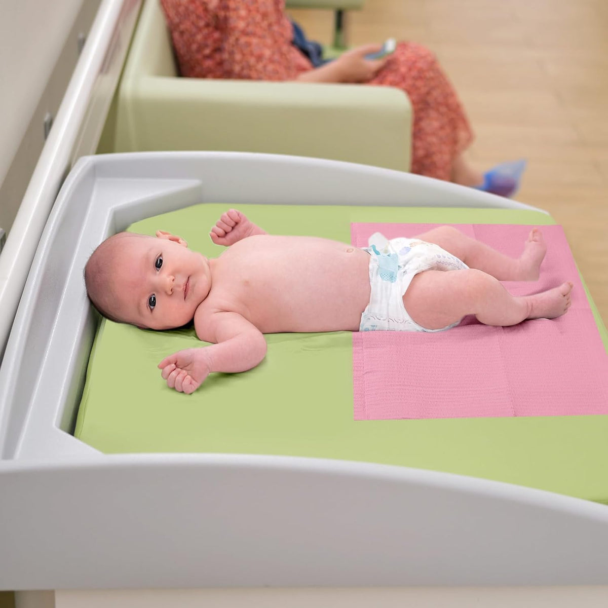 100pcs Disposable Changing Liner 2-ply Baby Changing Station Pad Disposable Changing Pads Diaper Changing Mat Portable Sanitary Liner Refills for Commercial Restrooms (Pink)