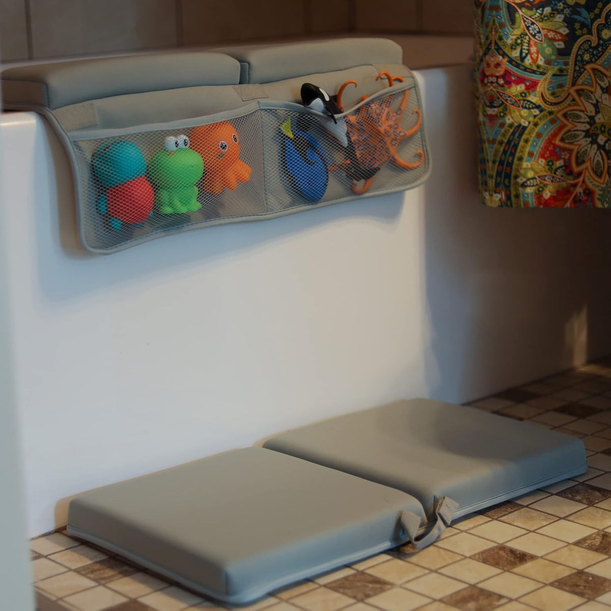 Bath Kneeler and Elbow Rest Pad - Over Tub Foam Bathtub Kneeling Pad with Storage Pockets and Suction Cups 814205