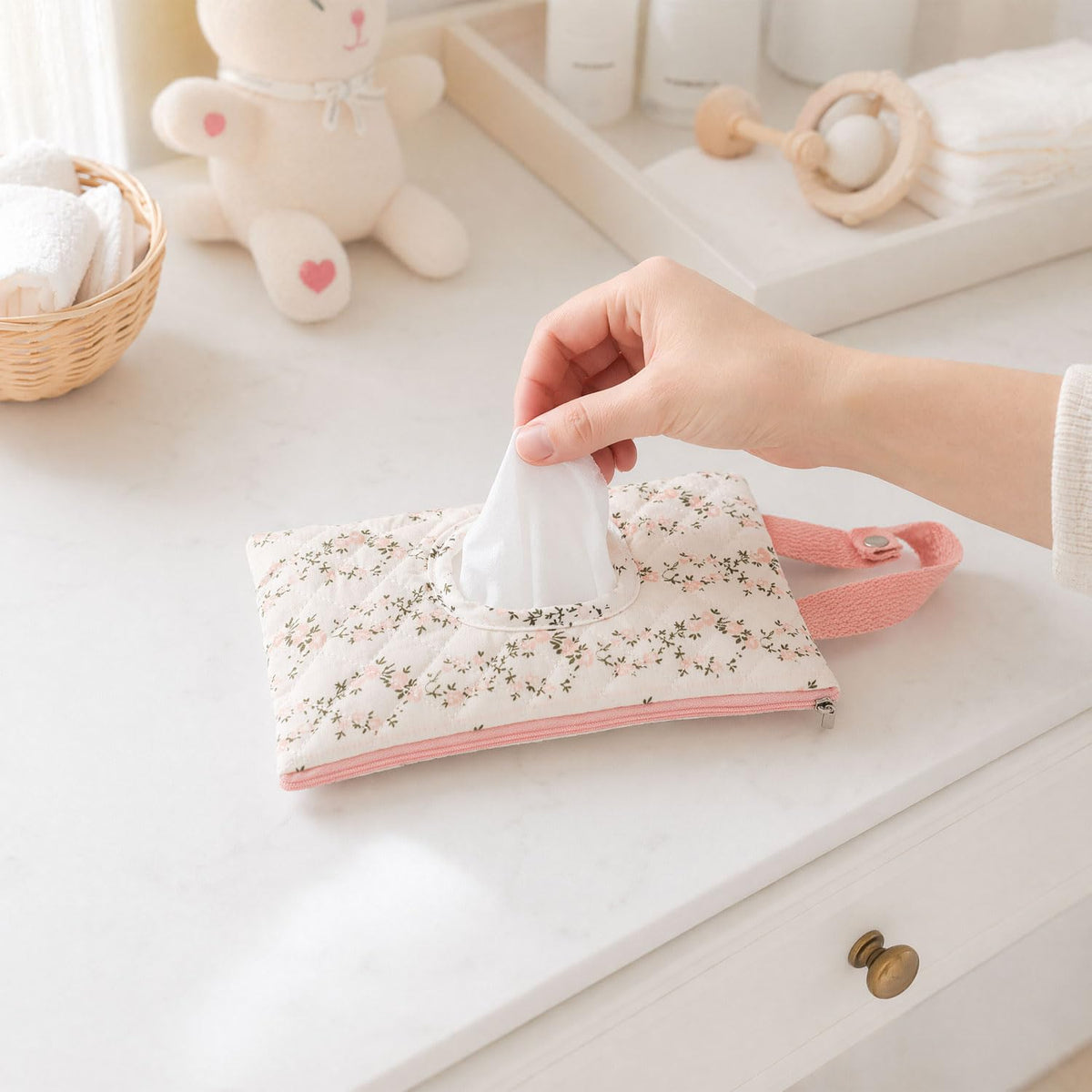 Baby Wipe Holder, Floral Quilted Dispenser Pouch Portable Mommy Bag for Travel Stroller Daily Casual (Beige)