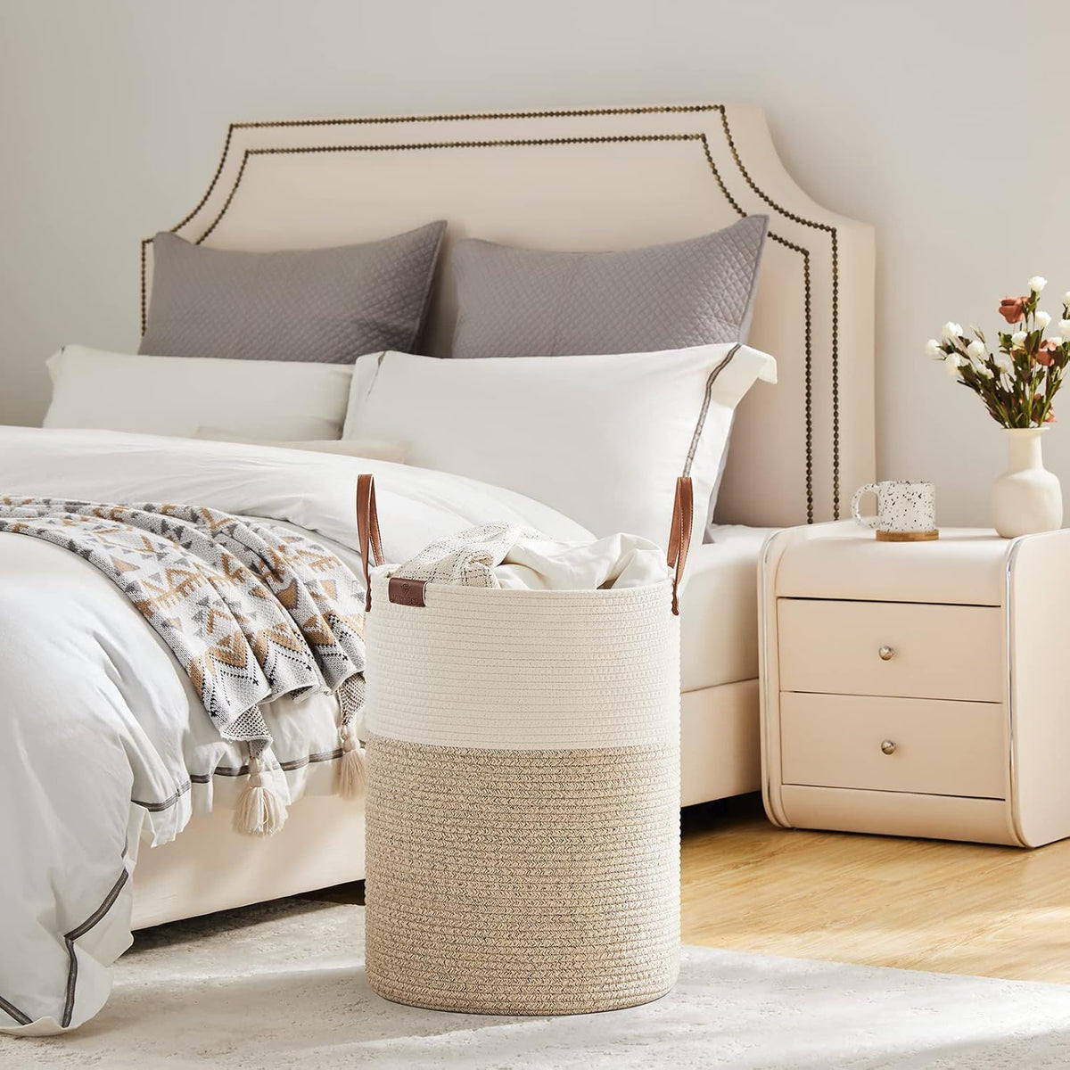 Tall Laundry Basket, Large Dirty Clothes Hamper with Leather Handle, Woven Rope Storage Basket for Blanket, Toy In Living Room, Bathroom, Bedroom - 58L White & Brown