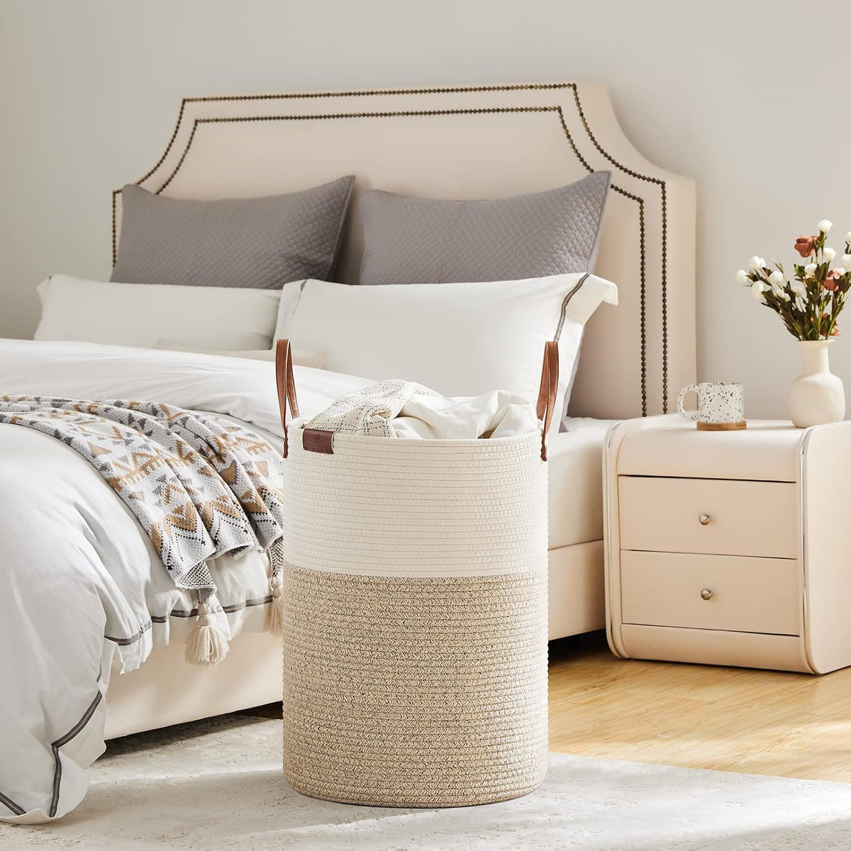 Tall Laundry Basket, Large Dirty Clothes Hamper with Leather Handle, Woven Rope Storage Basket for Blanket, Toy In Living Room, Bathroom, Bedroom - 58L White & Brown