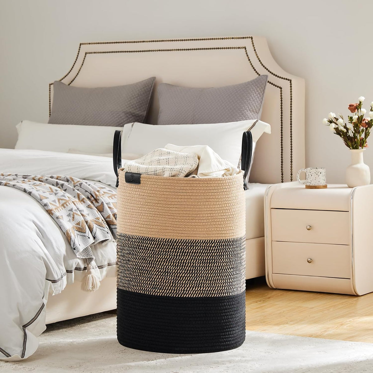 Tall Laundry Basket, Large Dirty Clothes Hamper with Leather Handle, Woven Rope Storage Basket for Blanket, Toy In Living Room, Bathroom, Bedroom - 58L White & Brown
