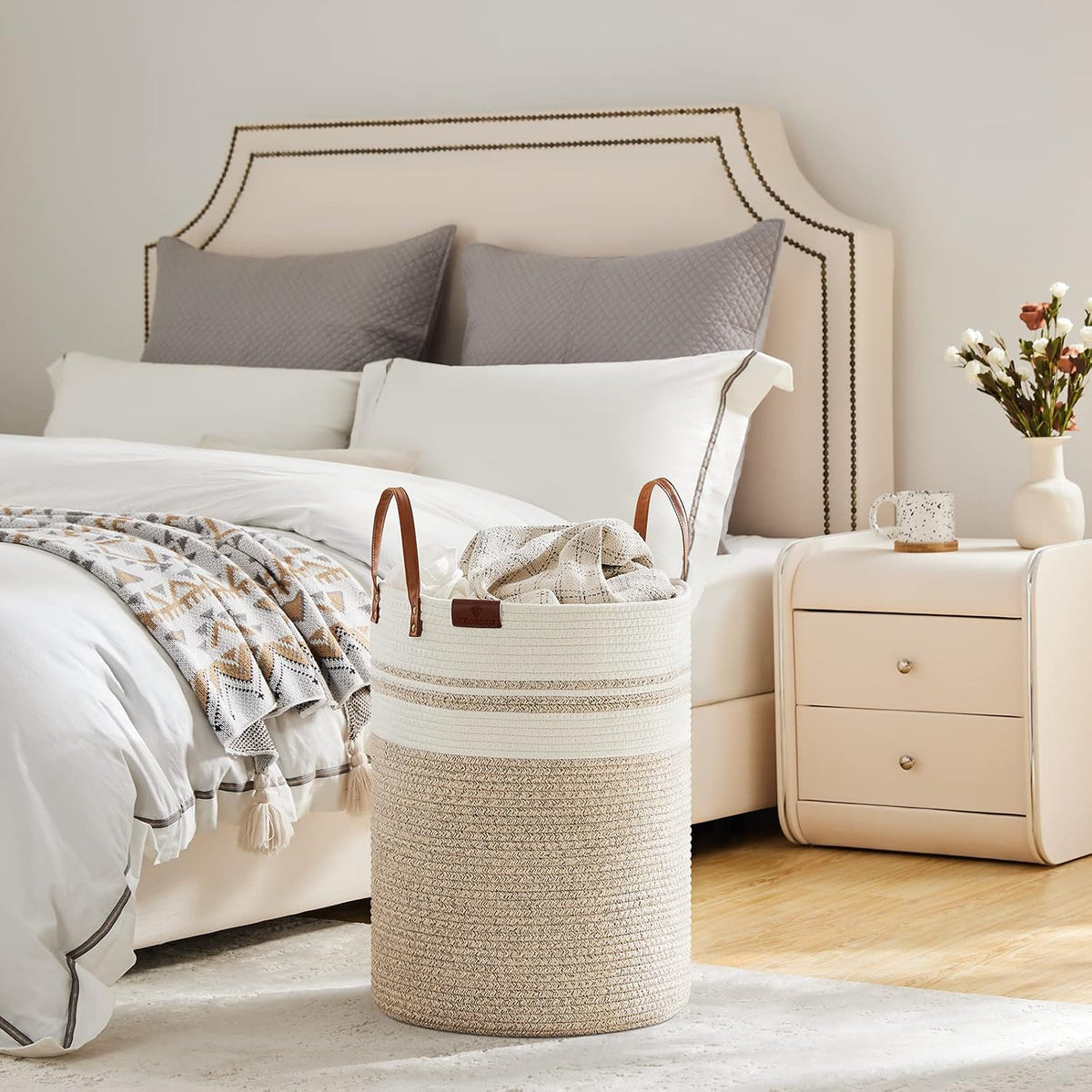 Tall Laundry Basket, Large Dirty Clothes Hamper with Leather Handle, Woven Rope Storage Basket for Blanket, Toy In Living Room, Bathroom, Bedroom - 58L White & Brown