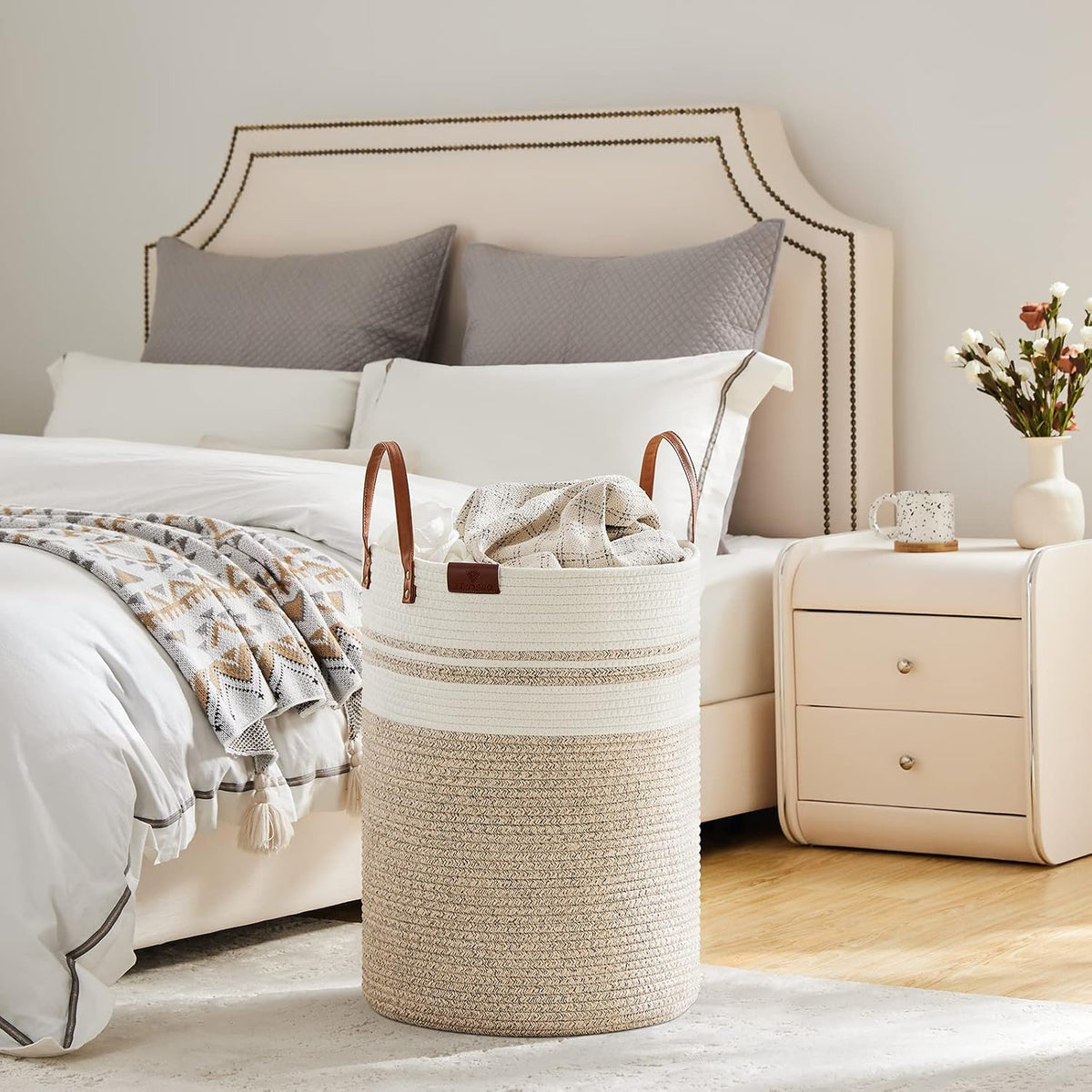 Tall Laundry Basket, Large Dirty Clothes Hamper with Leather Handle, Woven Rope Storage Basket for Blanket, Toy In Living Room, Bathroom, Bedroom - 58L White & Brown