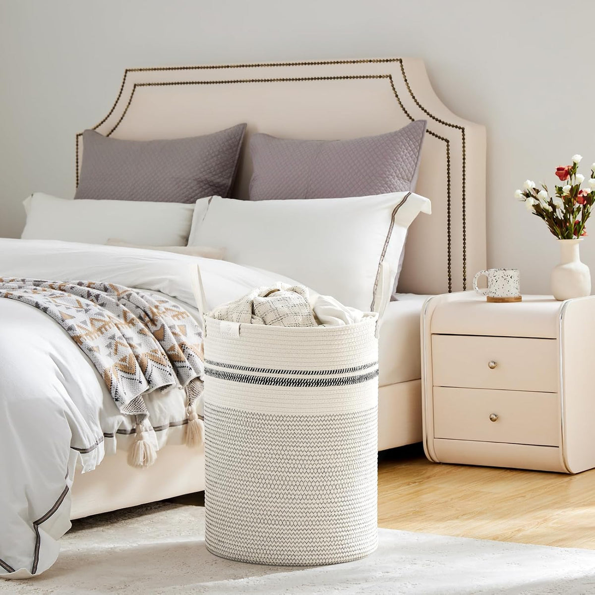 Tall Laundry Basket, Large Dirty Clothes Hamper with Leather Handle, Woven Rope Storage Basket for Blanket, Toy In Living Room, Bathroom, Bedroom - 58L White & Brown
