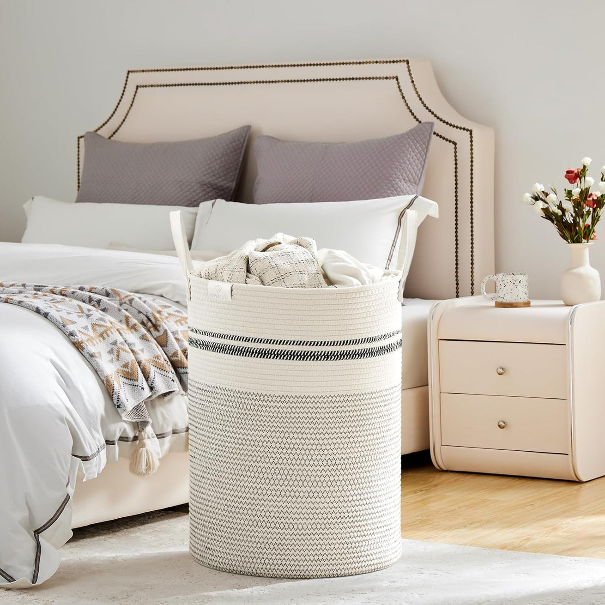 Tall Laundry Basket, Large Dirty Clothes Hamper with Leather Handle, Woven Rope Storage Basket for Blanket, Toy In Living Room, Bathroom, Bedroom - 58L White & Brown