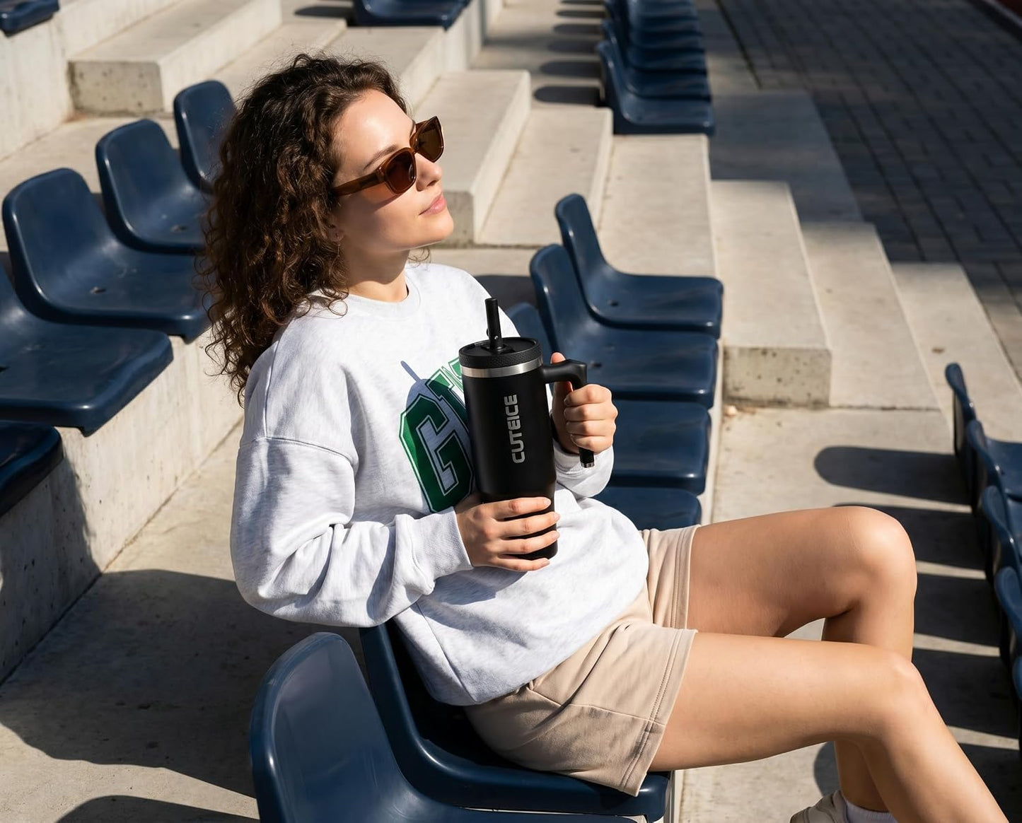 Blue Tumbler with Straw and Handle Coffee Travel Mug with Lid Leakproof Insulated Cup Stainless Steel Mug for Iced Tea, Coffee, Cold Beverages Fits in Car Cup Holder Skyblue Water Bottle for Office
