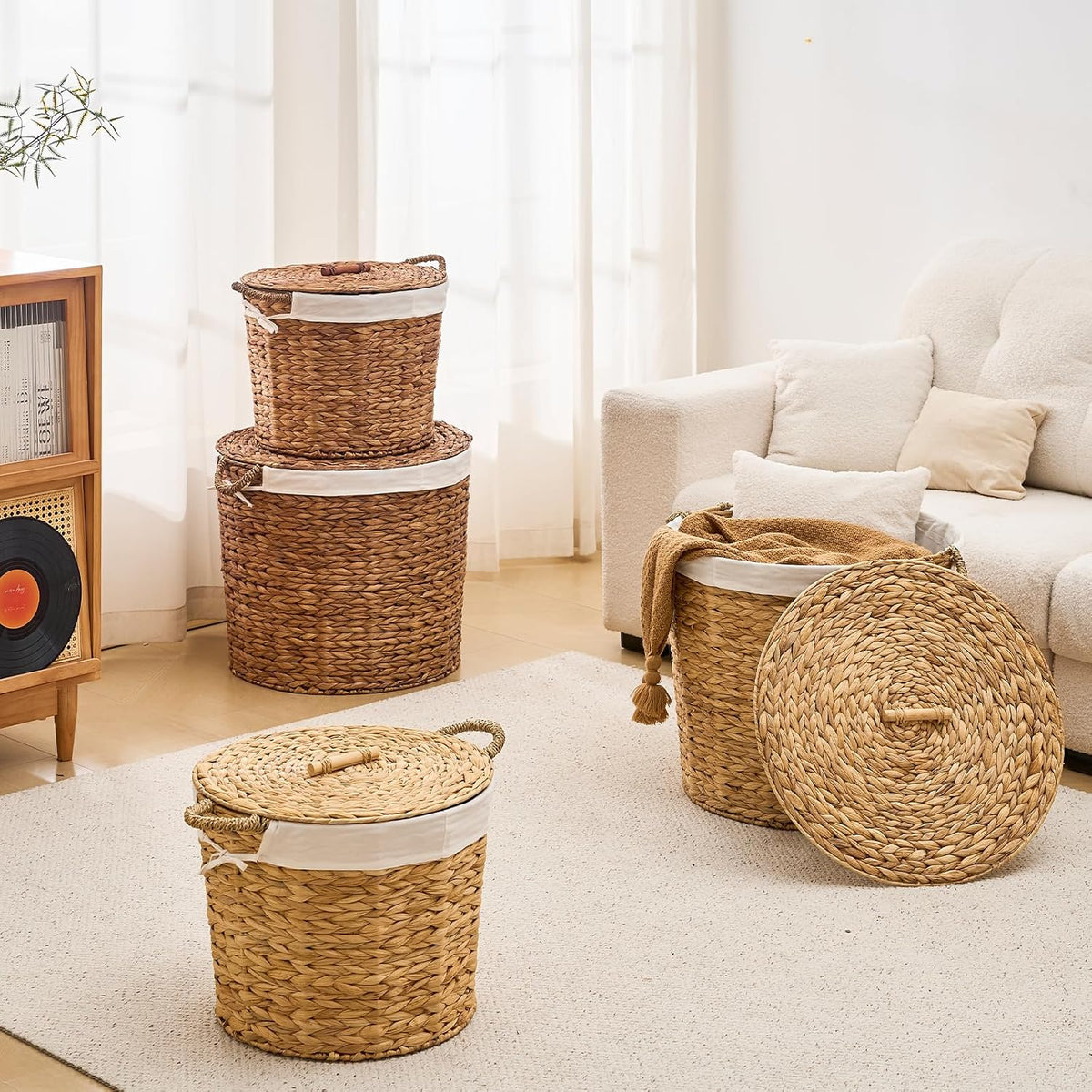 Round Laundry Hamper with Lid and a Removable Liner Bag, Handwoven Water Hyacinth Laundry Basket for Laundry Room Bedroom (Natural, S)