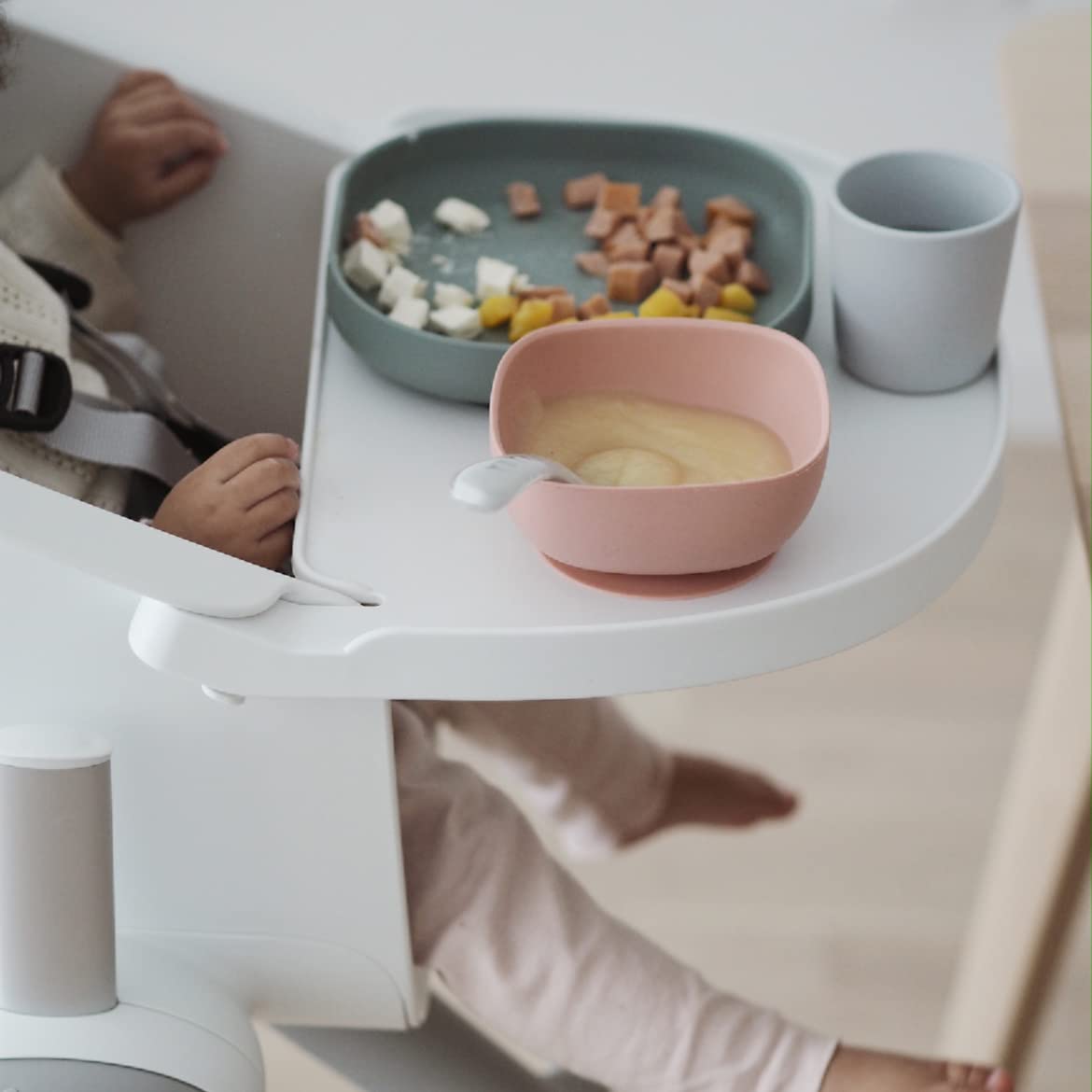 BEABA 100% Silicone 4-Piece Baby Feeding Set, Suction Plates for Baby, Made w/High Grade Food Safe Silicone, Rose