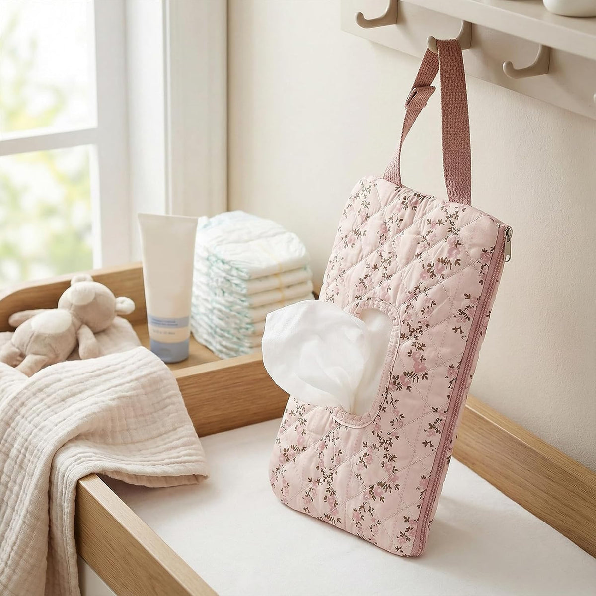 Quilted Diaper Wipe Pouch Portable Mommy Bag Refillable Floral Baby Wipe Holder for Travel Stroller Daily Casual (wihi)