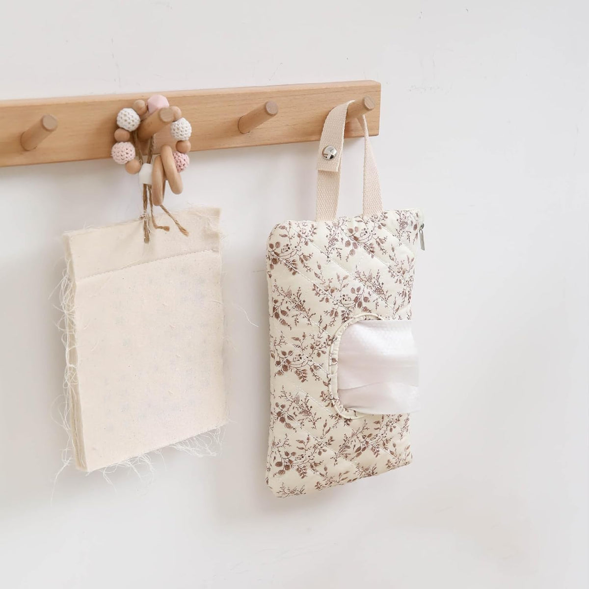 Quilted Diaper Wipe Pouch Portable Mommy Bag Refillable Floral Baby Wipe Holder for Travel Stroller Daily Casual (wihi)
