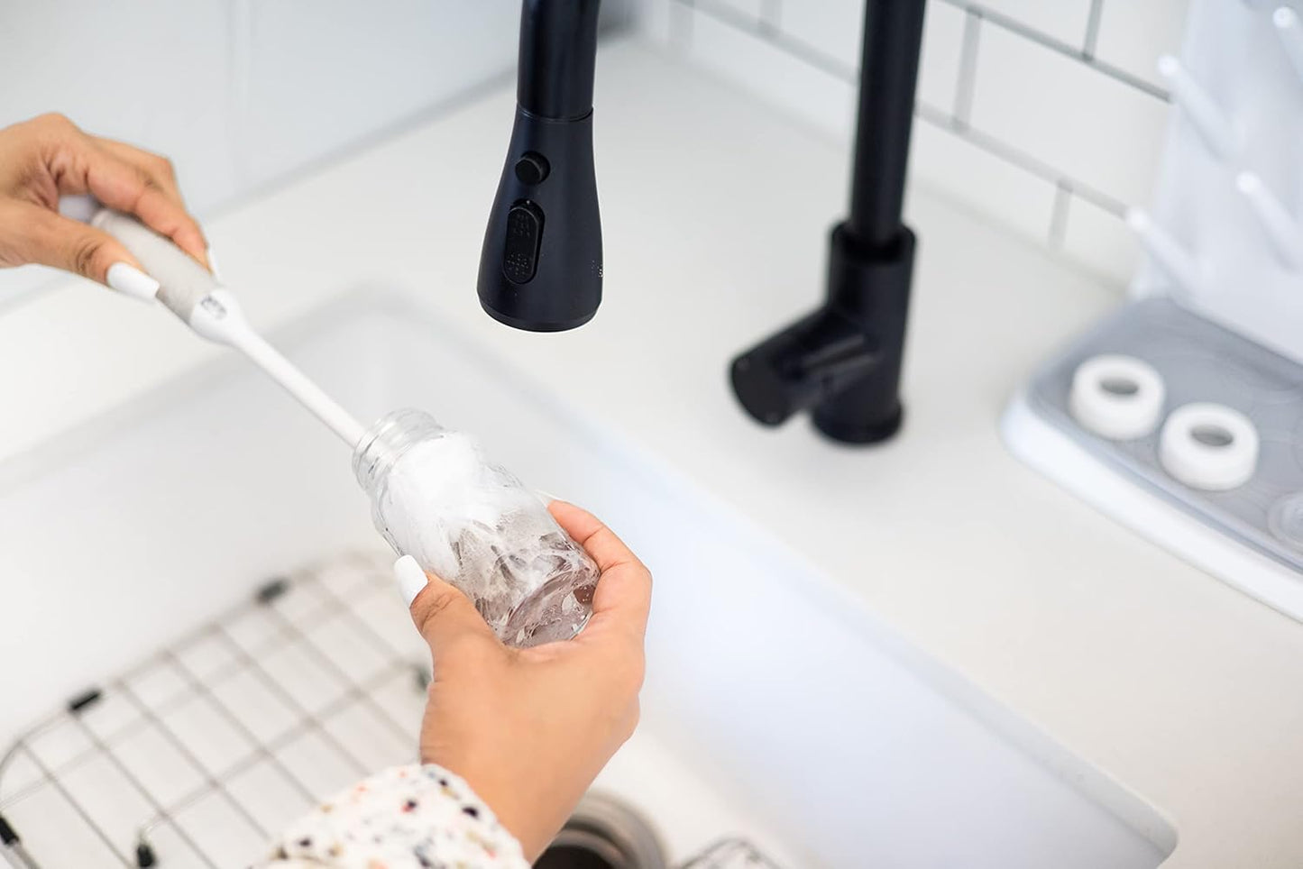 Ubbi Deluxe Baby Bottle Cleaning Set Includes a Nipple Brush with Suction Cup, Oat