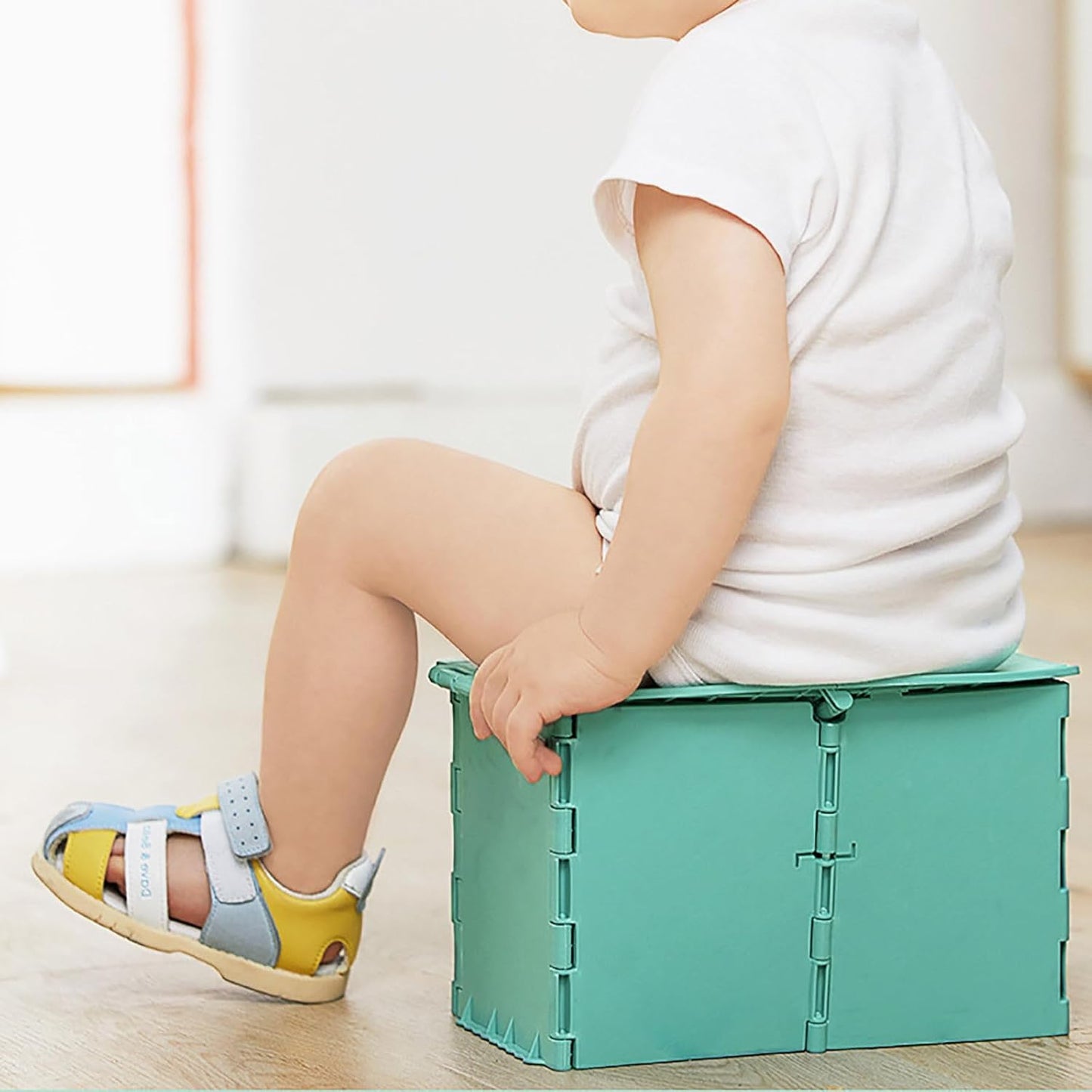 Portable Toddler Potty Seat for Travel - Foldable On-the-Go Toilet for Kids with Leak-Proof Design & 10 Cleaning Bags | Baby Potty Training Essentials for Car, Camping, Outdoor (Green)