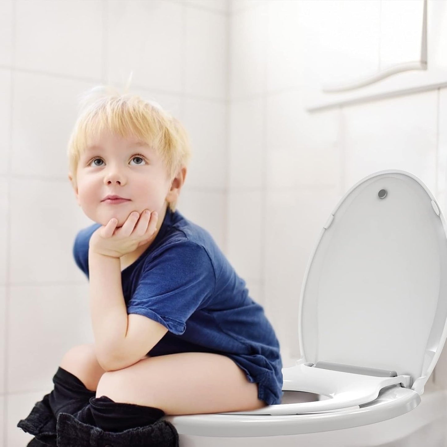 17" White Round Toilet Seat for Adult and Child, Built-In Potty Training Seat with Soft Quiet Close Non-Slip Design, Magnetic Kids Seat and Cover for Round/Oval Toilets, Easy to Install and Clean