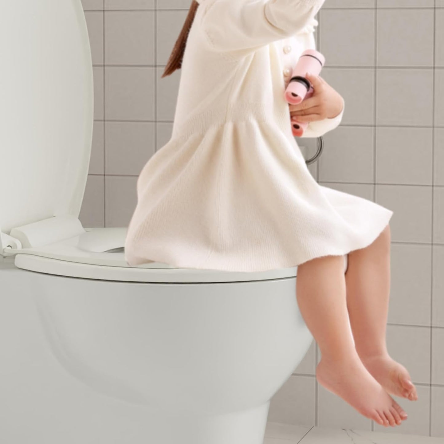 Toilet Seat Round,Toilet Seat with Toddler Seat Built in, Potty Training Toilet Seat Round Fits Both Adult and Child, with Soft Close,Easy Install and Clean - White, Round