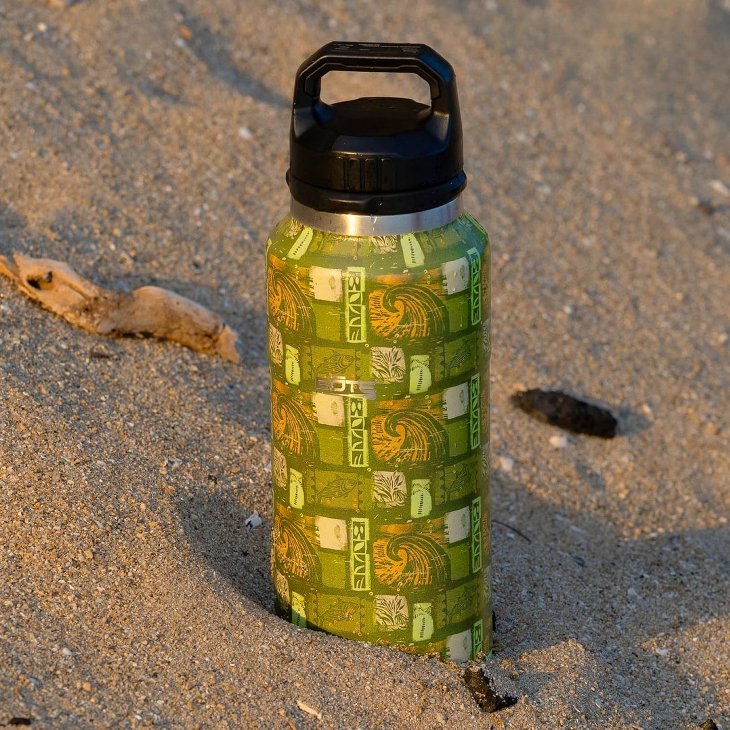 MAGNEBottle 36oz Insulated Water Bottle | Magnetic Base | 36oz insulated bottle with MAGNEPOD™ magnetic base for all-day use