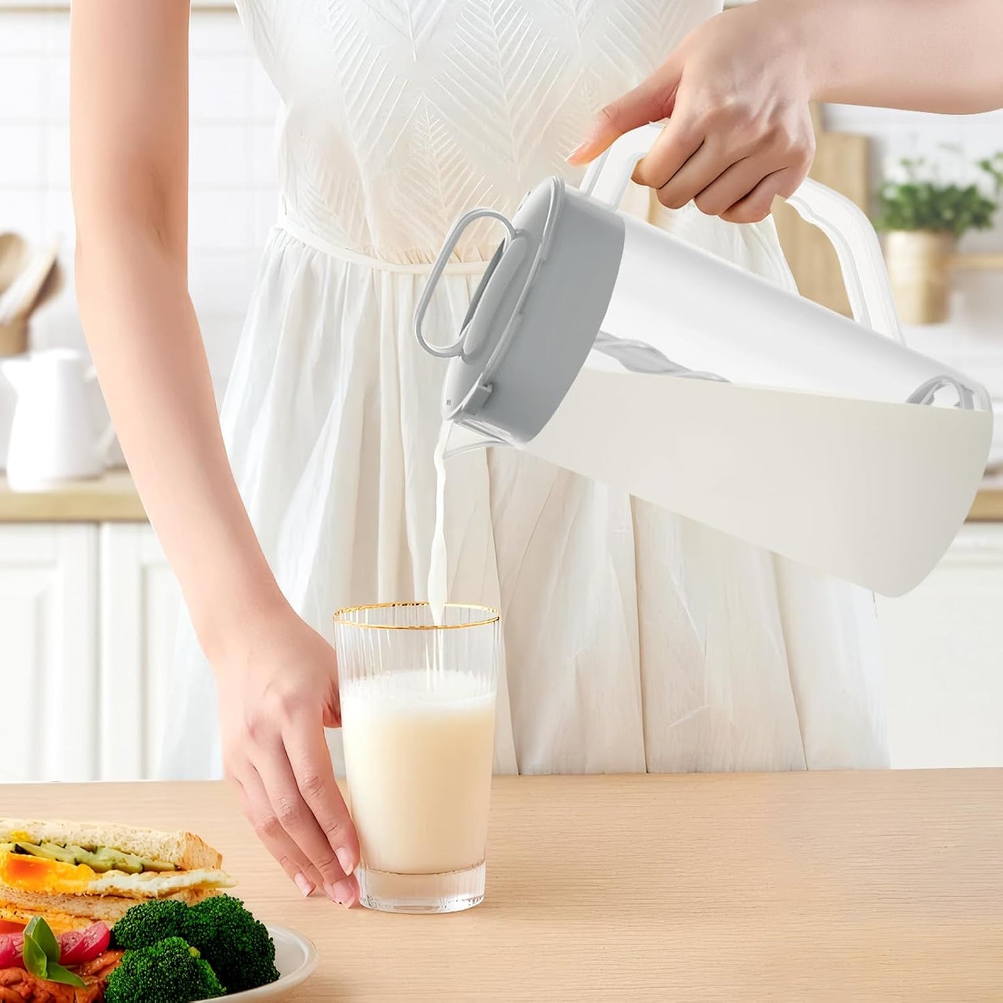 Breast milk pitcher, 64oz/ 2000ml Mixing pitcher with lid, Mixing baby formula,coffee, milk and juice with Angled Plastic Blades and Adjustbale mixer plunger (one pack)