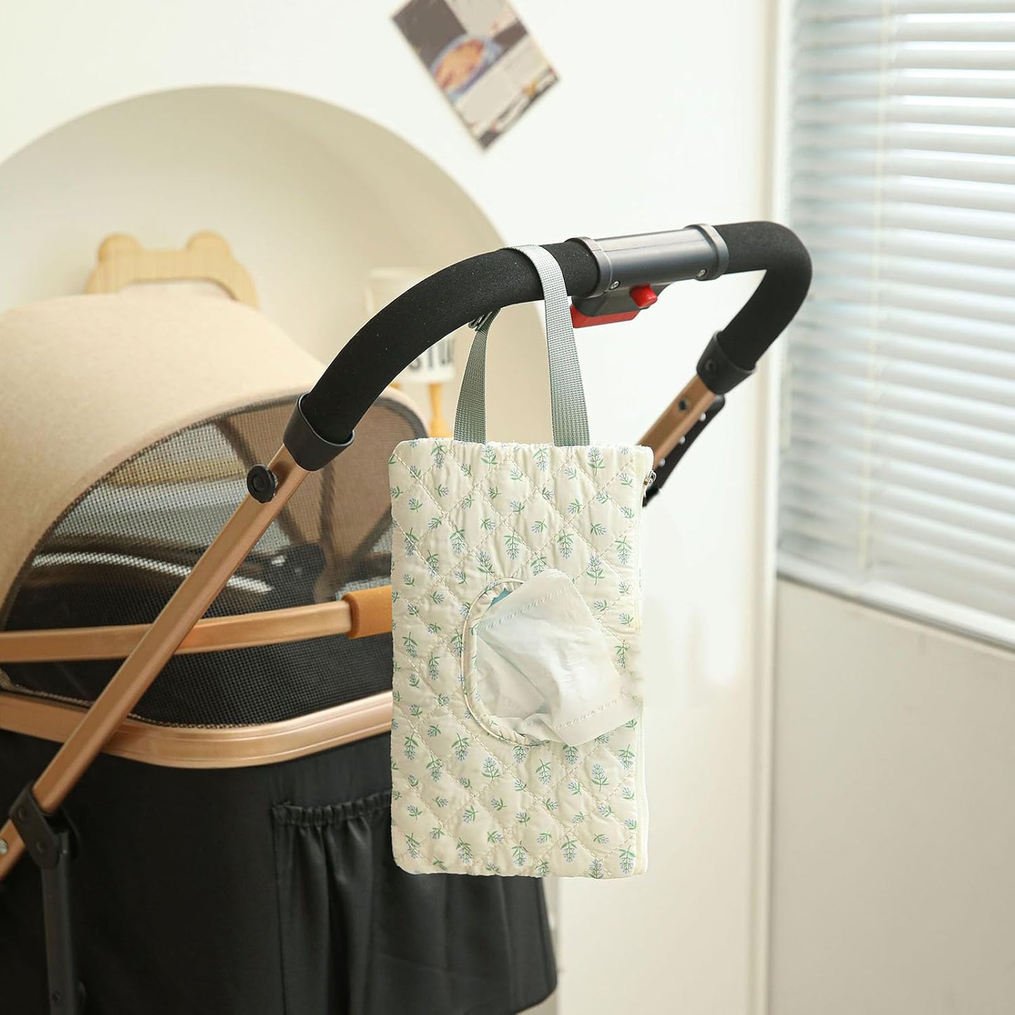 Quilted Baby Diaper and Wipes Pouch Portable Mommy Bag for Stroller Reusable Wipes Pouch with Lanyard for Casual Travel (Beige)