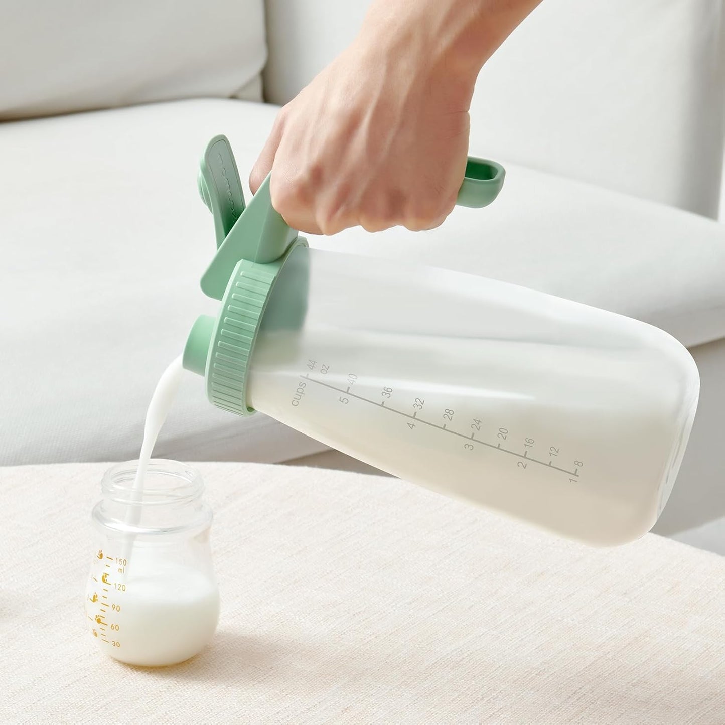 Momcozy Breast Milk Pitcher, Resistant to Heat and Cold Abrupt Temp Swings, No Leak Glass Breast Milk Fridge Storage Container with Wide Mouth, Fast Baby Formula Maker, Green