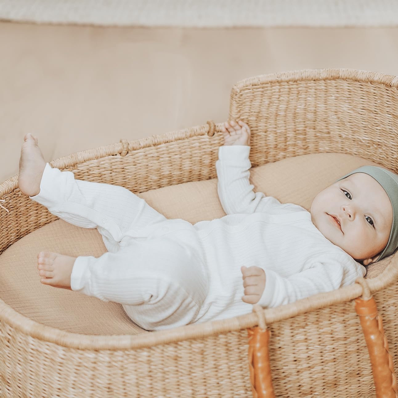 Konssy Muslin Fitted Bassinet Sheets 2 Pack for Baby Girl Boy, Soft Bedside Sleeper Bassinet Sheets Fit for Baby Bassinets, Moses Basket Oval Rectangle Pad/Mattress