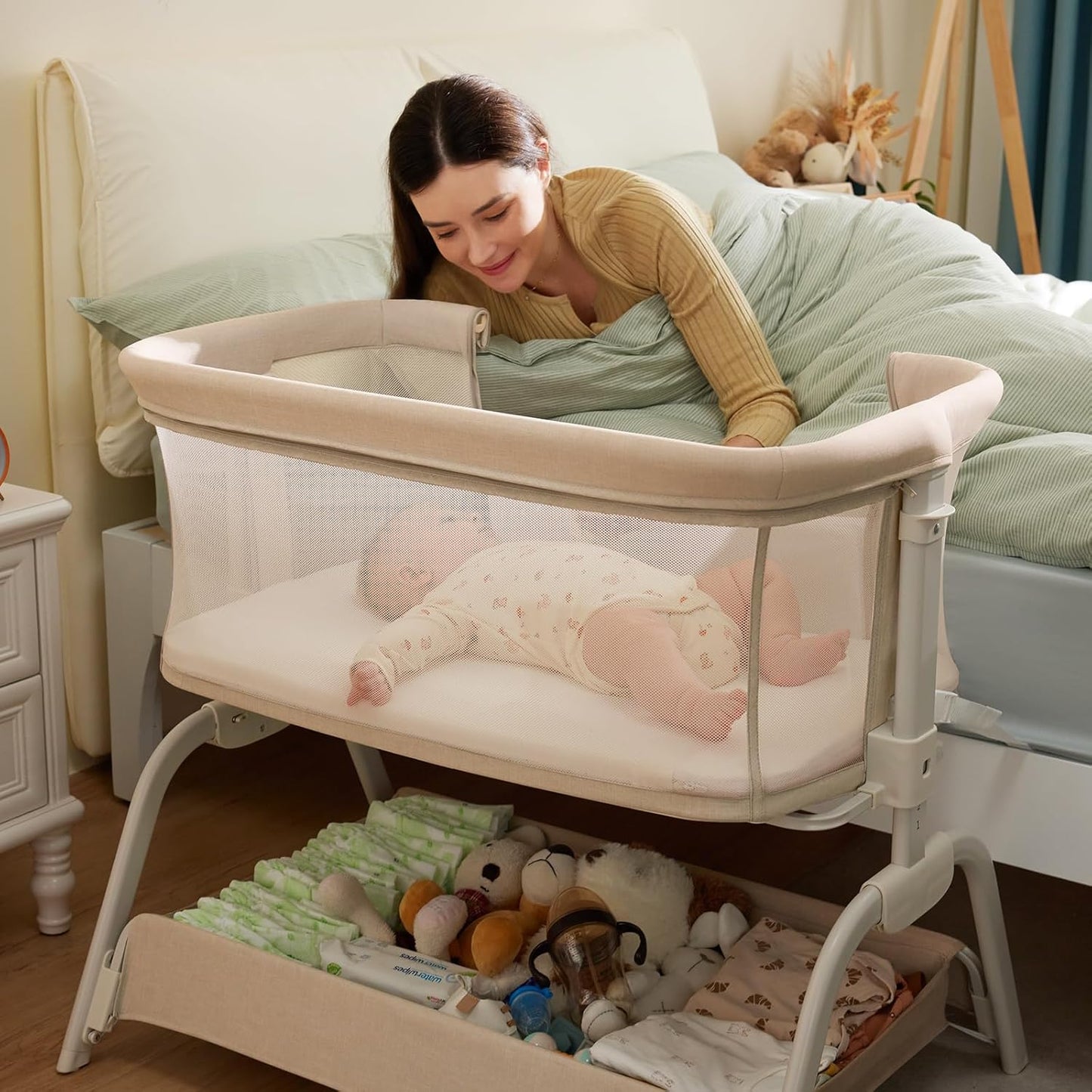 HARPPA Cuddly Lite Bassinet, 2 in 1 Baby Bassinet with Breathable Mesh and Mattress, 6 Height Adjustable, Bedside Sleeper with Anchor Strap, Storage Basket and Wheels, Light Grey
