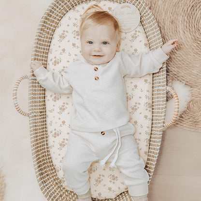 Konssy Muslin Fitted Bassinet Sheets 2 Pack for Baby Girl Boy, Soft Bedside Sleeper Bassinet Sheets Fit for Baby Bassinets, Moses Basket Oval Rectangle Pad/Mattress