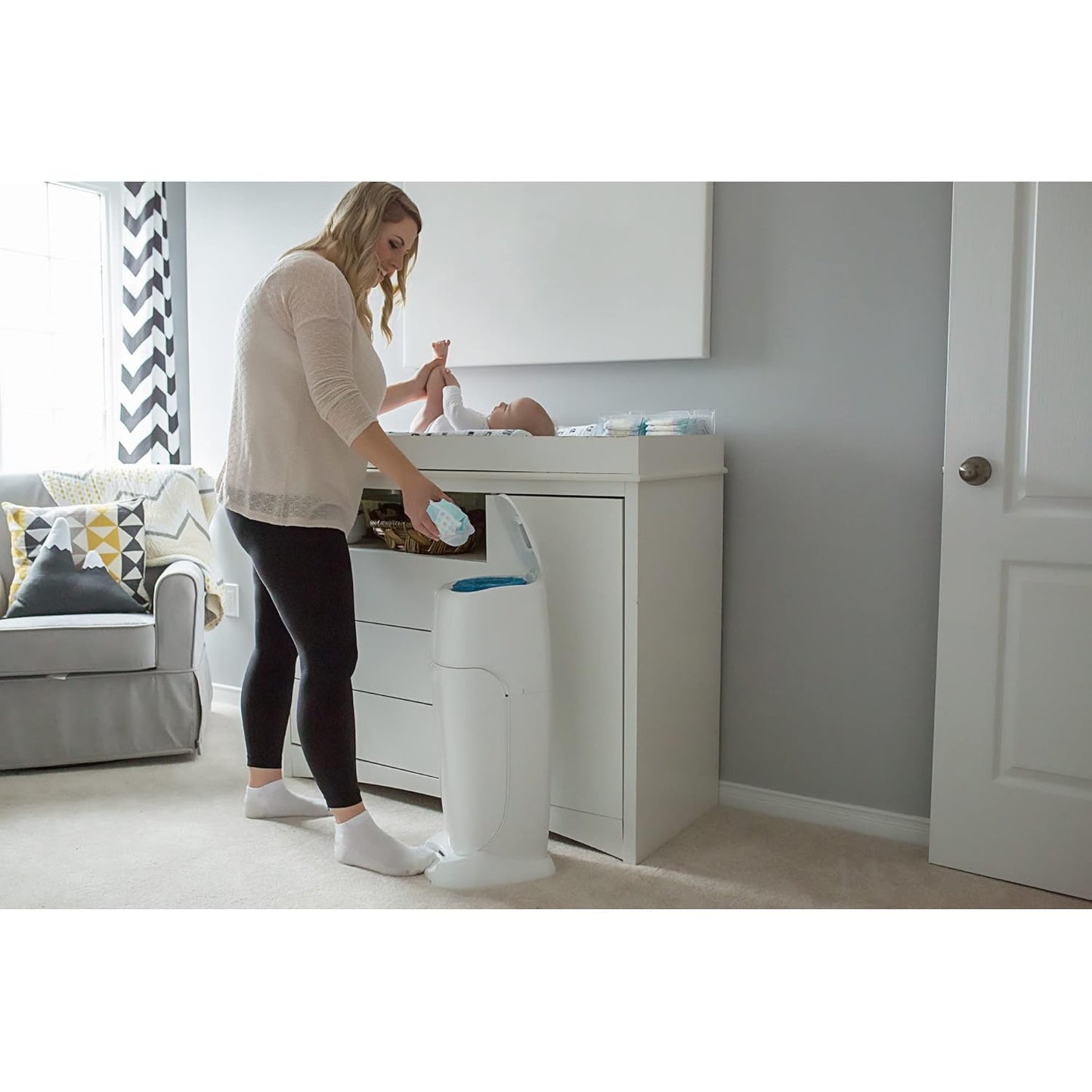 Diaper Genie Complete Diaper Pail (White) – Includes 1 Refill (Holds 270 Newborn Diapers) & 1 Carbon Filter