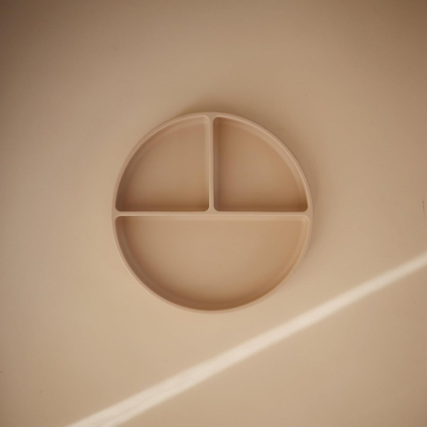 mushie Silicone Suction Plate | BPA-Free Non-Slip Design (Soft Lilac)