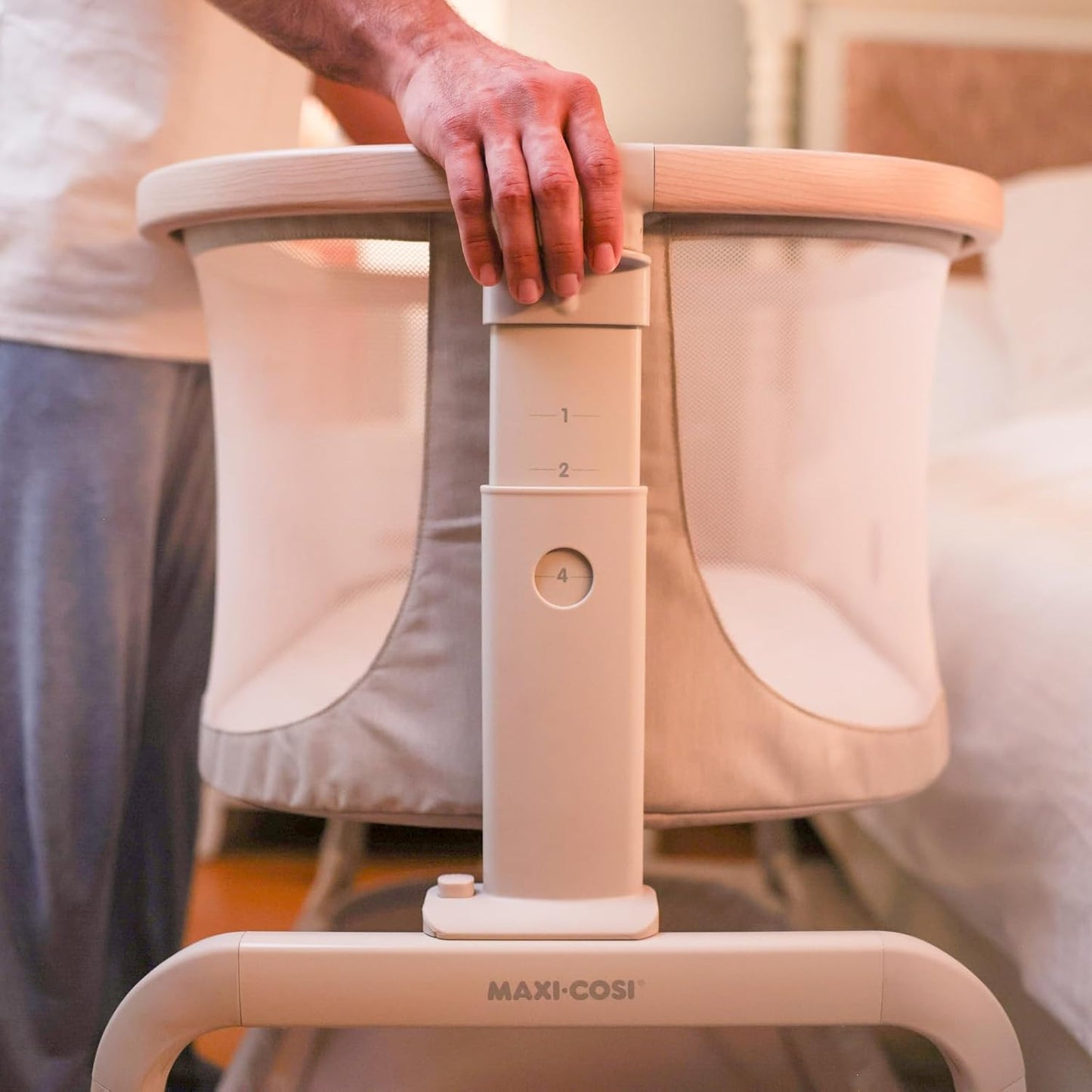Maxi-Cosi Iora Baby Bassinets Bedside Sleeper, Portable Bassinet, Infant Bedside Sleeper Crib, Height Adjustable, Breathable Mesh, Large Storage Basket, Truffle