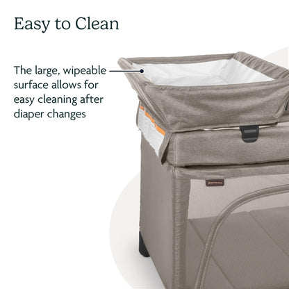 UPPAbaby Remi Changing Station/Wipeable Surface/Simple Attachment and Storage/Charlie (Sand Mélange)