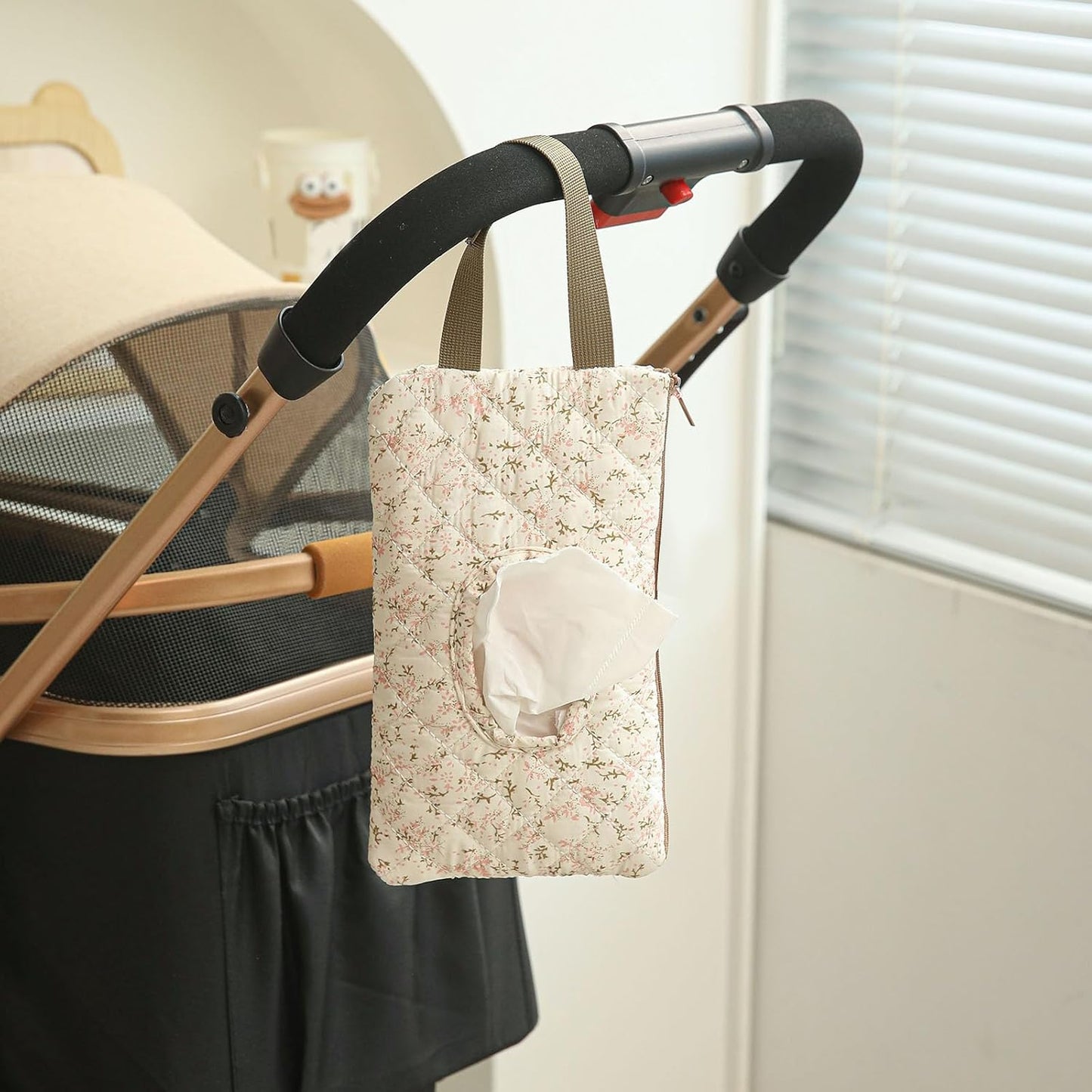 Quilted Baby Diaper and Wipes Pouch Portable Mommy Bag for Stroller Reusable Wipes Pouch with Lanyard for Casual Travel (Beige)