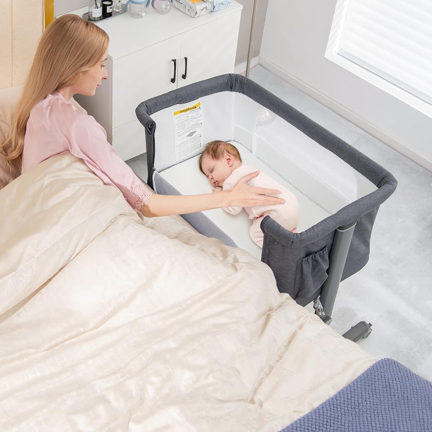 HONEY JOY Baby Bassinet Bedside Sleeper, 3-in-1 Easy Folding Portable Crib for Baby with Wheels, 5 Adjustable Heights, Easy to Assemble Bed to Bed, Mattress & Carry Bag for Infant Newborn (Pink)