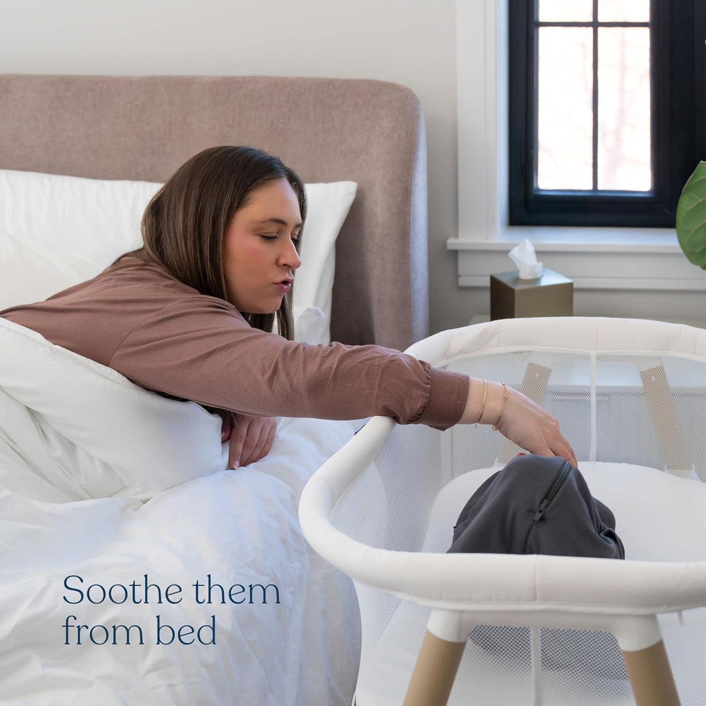 HALO® BassiNest® Bedside Sleeper – Breathable Baby Bassinet Slides Over Bed with Mesh Walls for Airflow & Visibility, Lowering Wall for Easy Access, Fits Most Beds