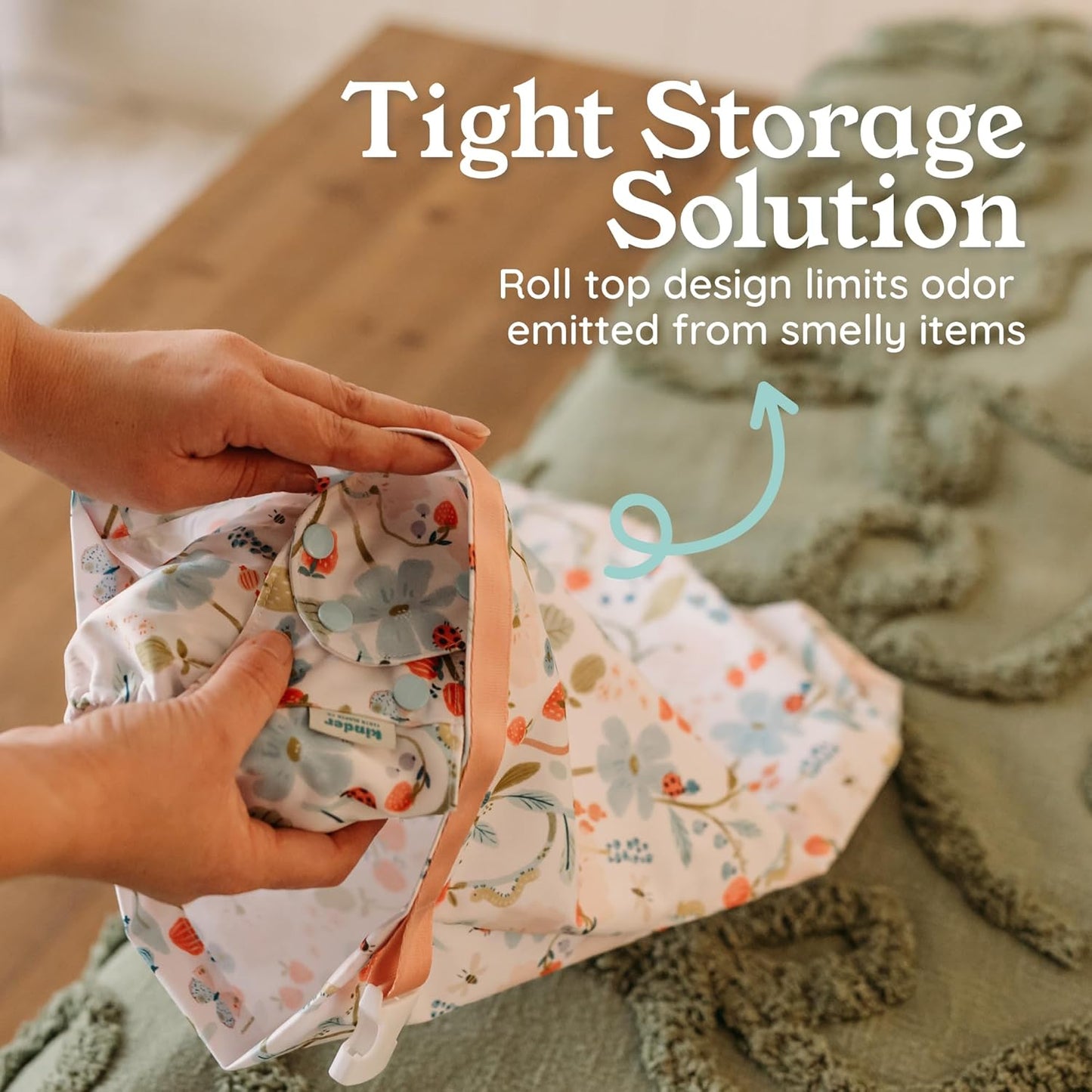 Kinder Set of 2 Water Resistant Wet Bags for Storing Laundry or Cloth Diapers Travel Size Wet Bag Daycare Beach Pool Wet Swimsuit Roll Top for Air Tight Odor Contained Washable Reusable (Giraffes)