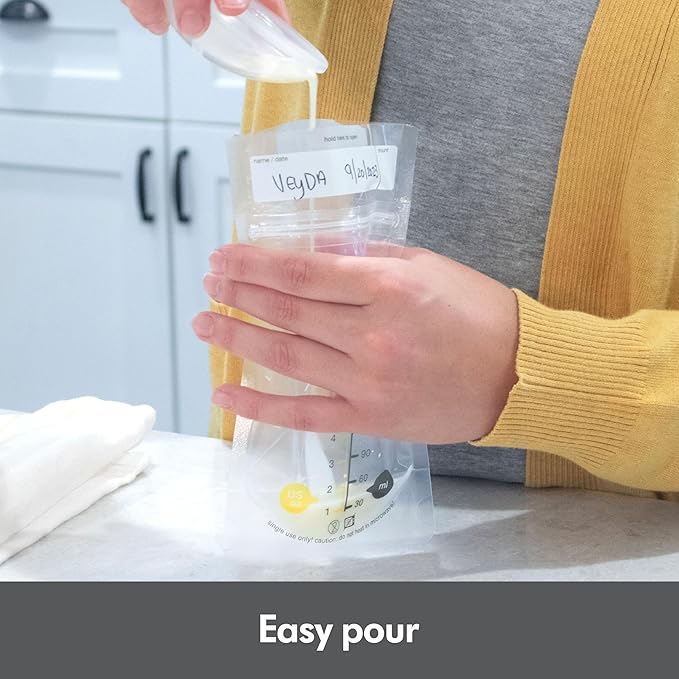 Medela Breast Milk Storage Bags, 100 Count, Ready to Use Breastmilk Bags for Breastfeeding, Self Standing Bag, Space Saving Flat Profile, Hygienically Pre-Sealed, White, 6 Ounce