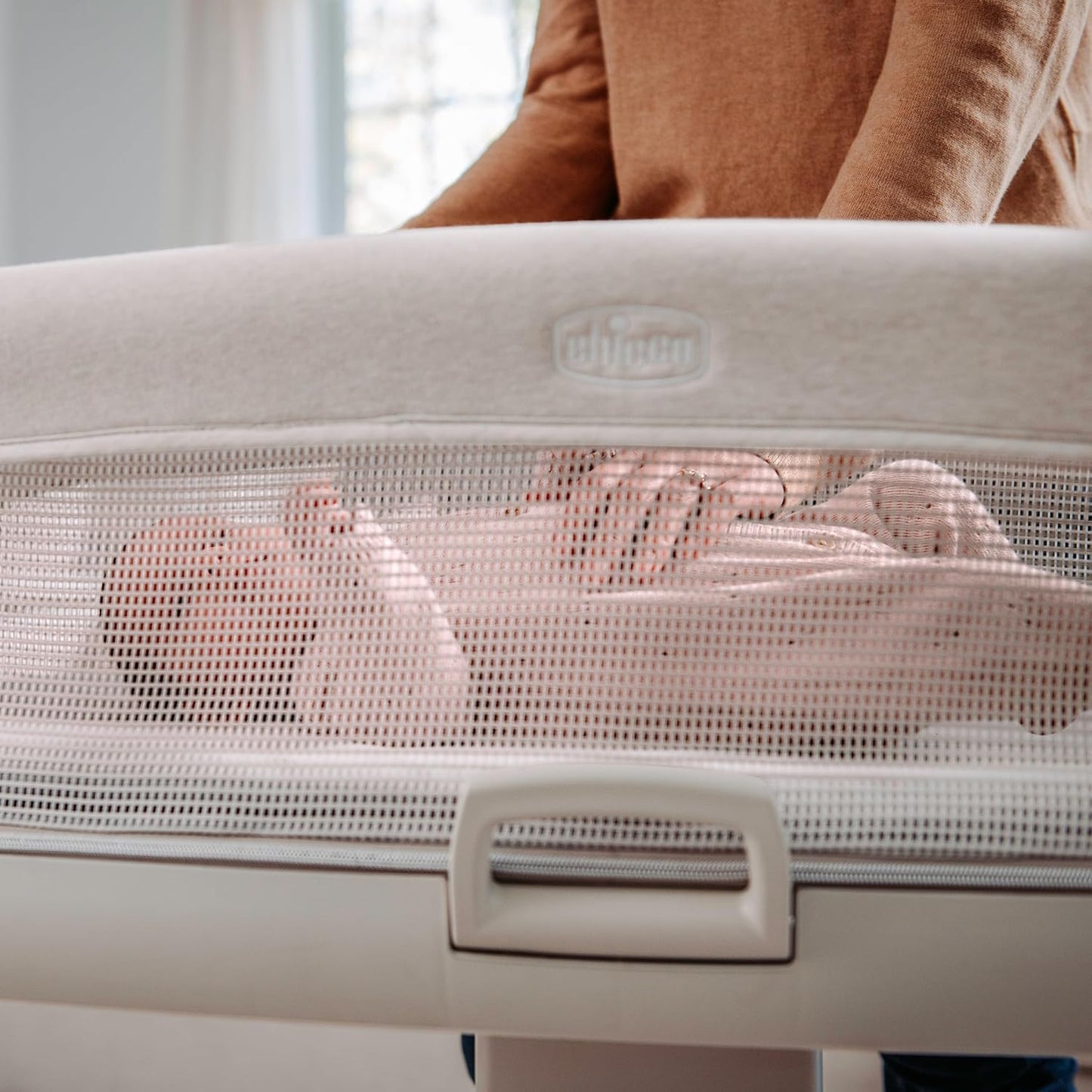 Chicco Close to You 3-in-1 Bassinet, Bedside Sleeper and Changing Table with Storage Organizer, Adjustable Height, Oat/Beige