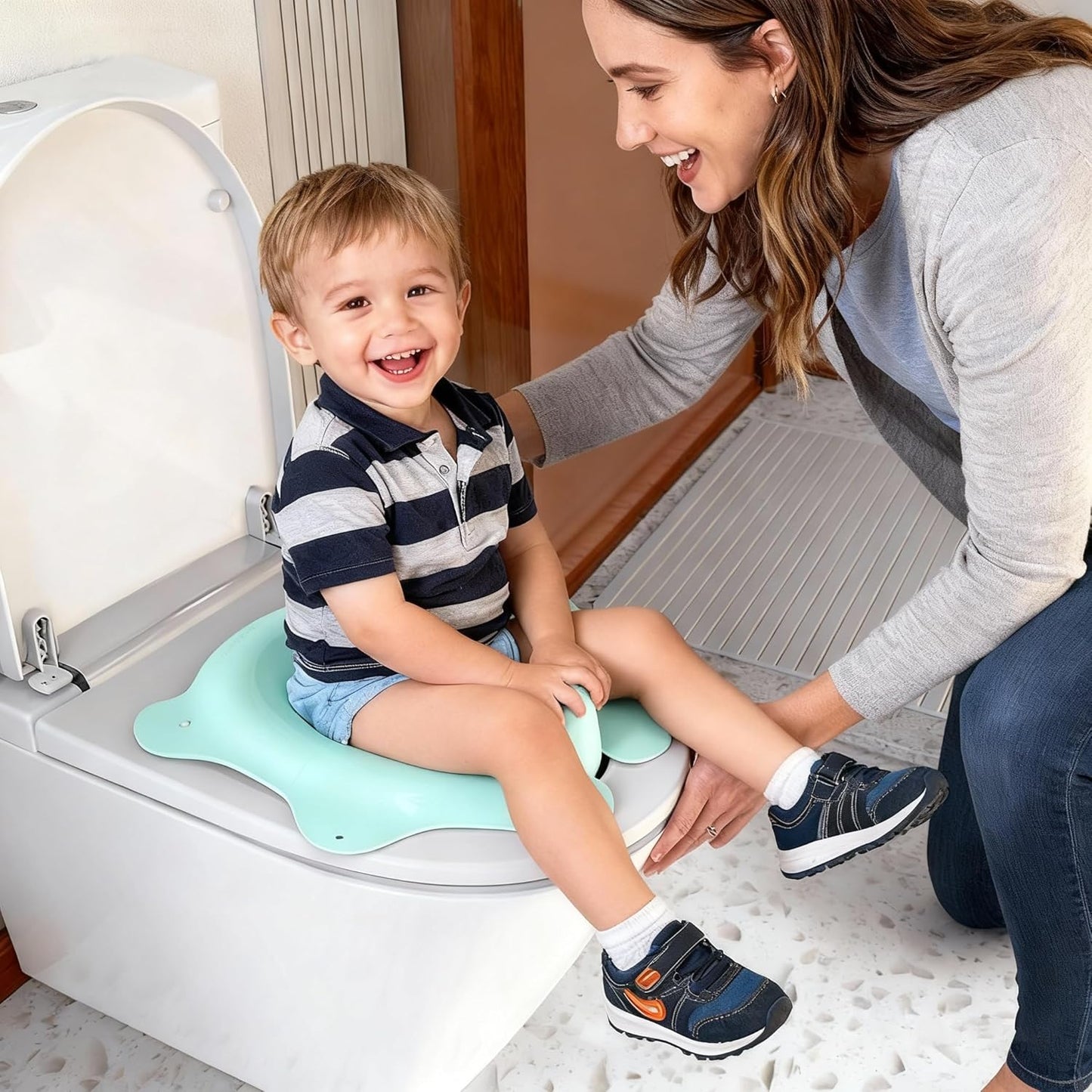 Foldable Travel Potty Seat for Toddler, Portable Toilet Training Seat for Kids on The Go, Fits Round & Oval Toilets with Non-Slip Base & Travel Bag for Car Airplane Essentials, Grey
