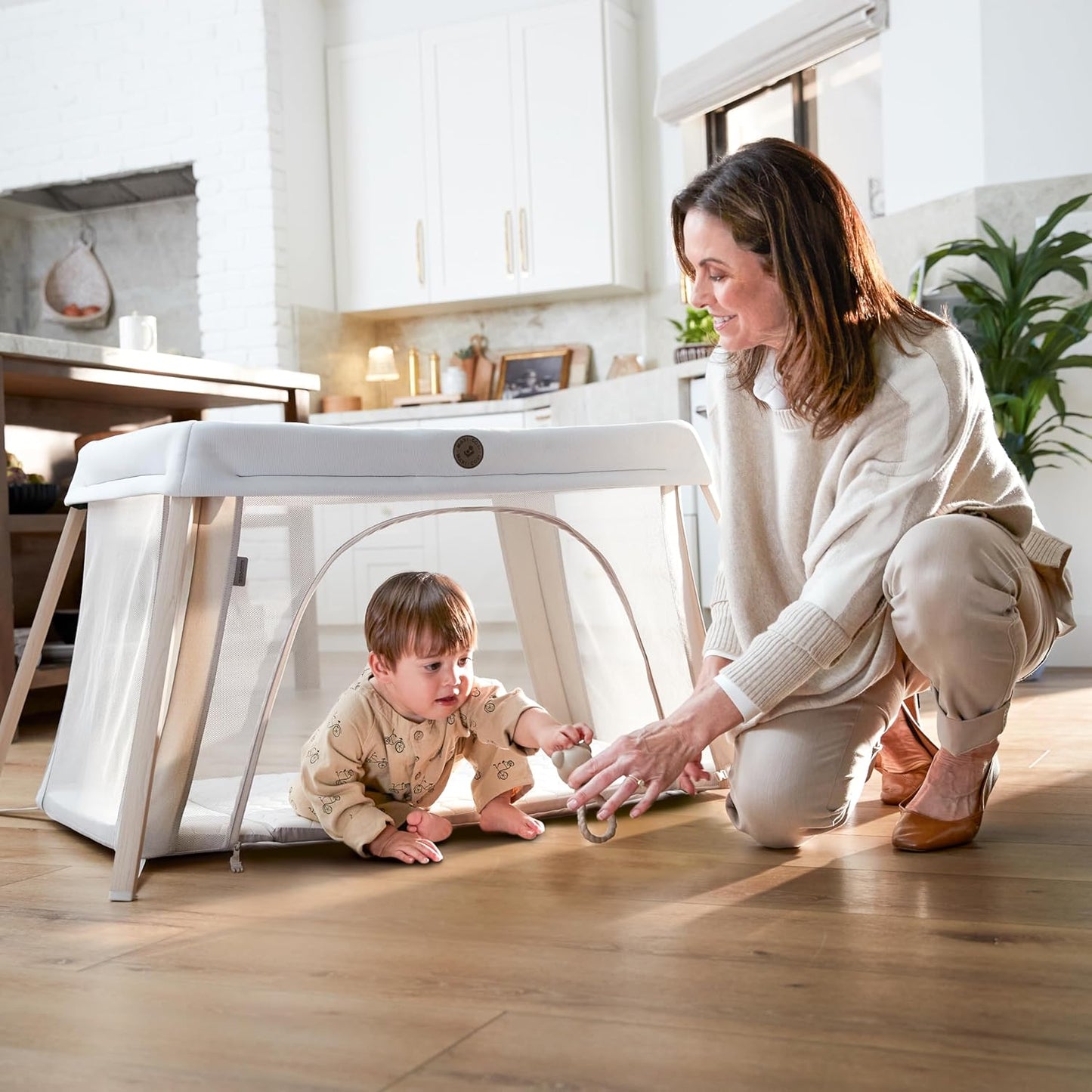Maxi-Cosi Calao Travel Playard, Infant Bassinet, Toddler Playpen, Portable, Lightweight, Foldable, Easy Setup, with Carry Bag, Breathable Mesh, Truffle