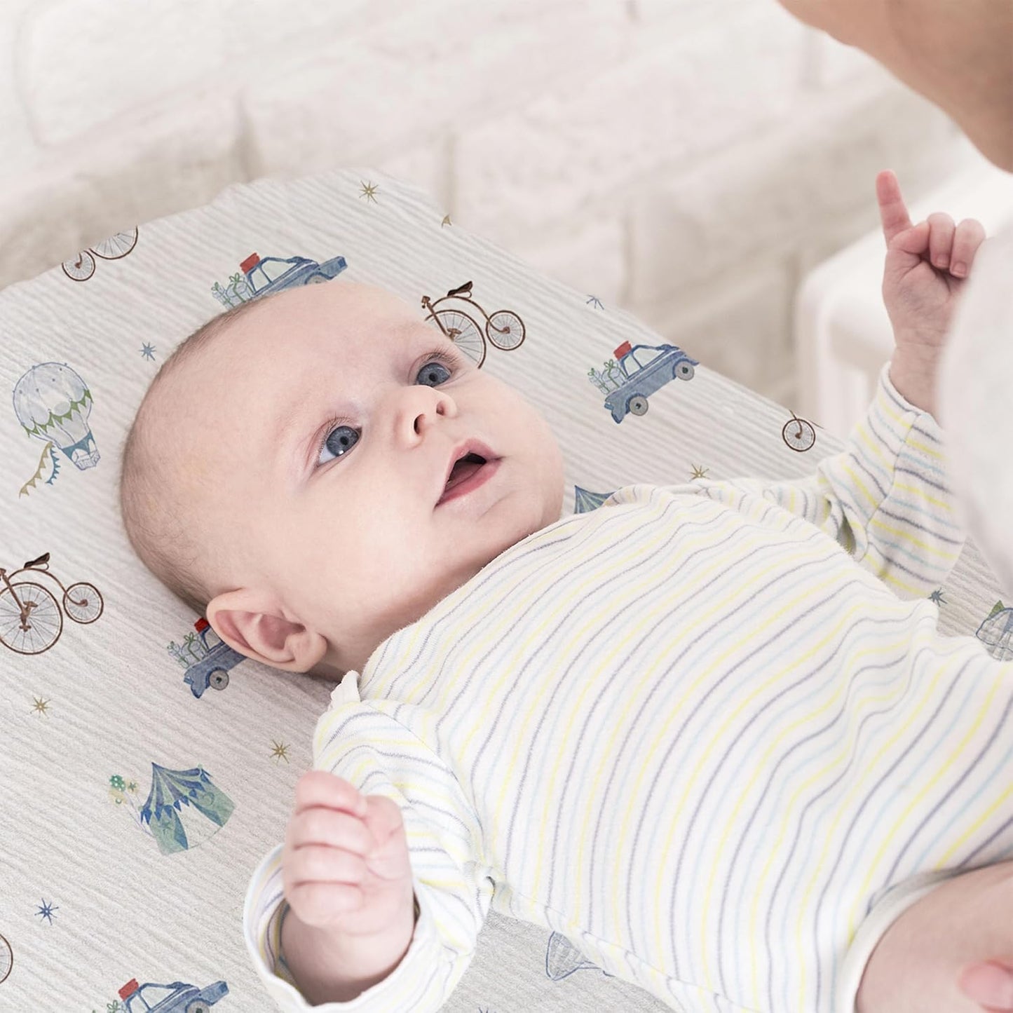 Muslin Bassinet Fitted Sheets 2 Pack, Soft Breathable Cotton Baby Bassinet Mattress Sheet Set, 360° Elastic Snug Fit, Universal for Oval, Rectangle & Hourglass Cradle, Unisex Baby Bedding (Cute Cars)