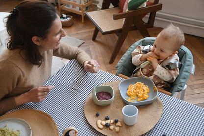 BEABA 100% Silicone 4-Piece Baby Feeding Set, Suction Plates for Baby, Made w/High Grade Food Safe Silicone, Rose