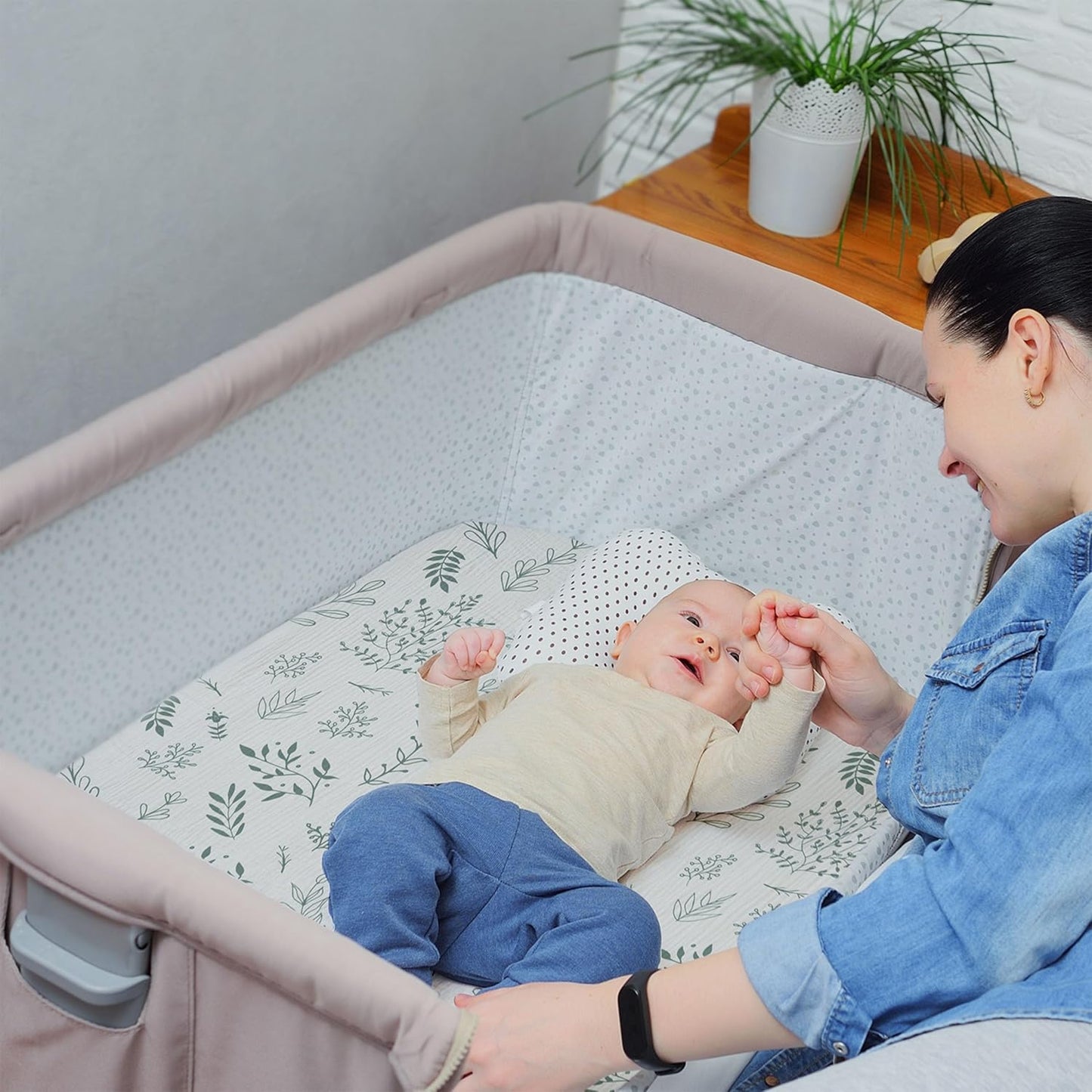 Muslin Bassinet Fitted Sheets 2 Pack, Soft Breathable Cotton Baby Bassinet Mattress Sheet Set, 360° Elastic Snug Fit, Universal for Oval, Rectangle & Hourglass Cradle, Unisex Baby Bedding (Cute Cars)