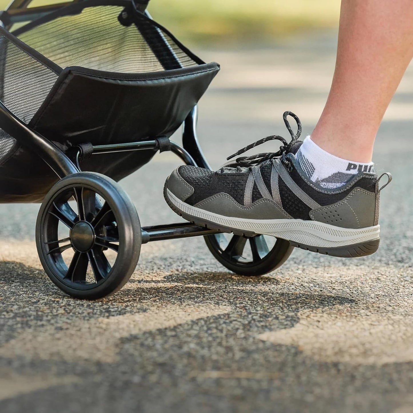 Carlson Pet Products Stroller, Includes 360 Degree Front Wheel Swivel, Rear Wheel Breaks, Reflective Trim, Mesh Panels, Umbrella and Mesh Canopy, Khaki