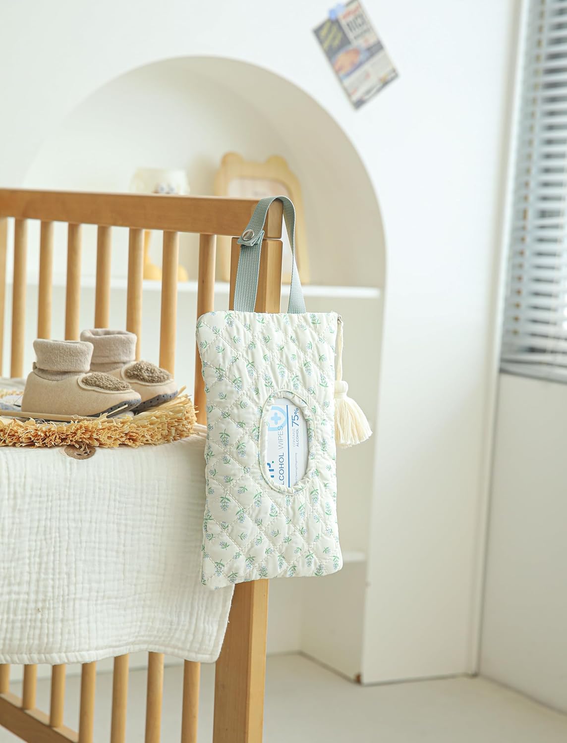 Quilted Baby Wipe Holder Quilted Wipe Pouch Portable Hanging Floral Wet Wipes Bag for Car, Stroller