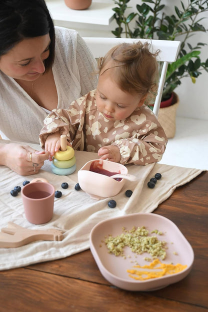 BEABA 100% Silicone 4-Piece Baby Feeding Set, Suction Plates for Baby, Made w/High Grade Food Safe Silicone, Rose