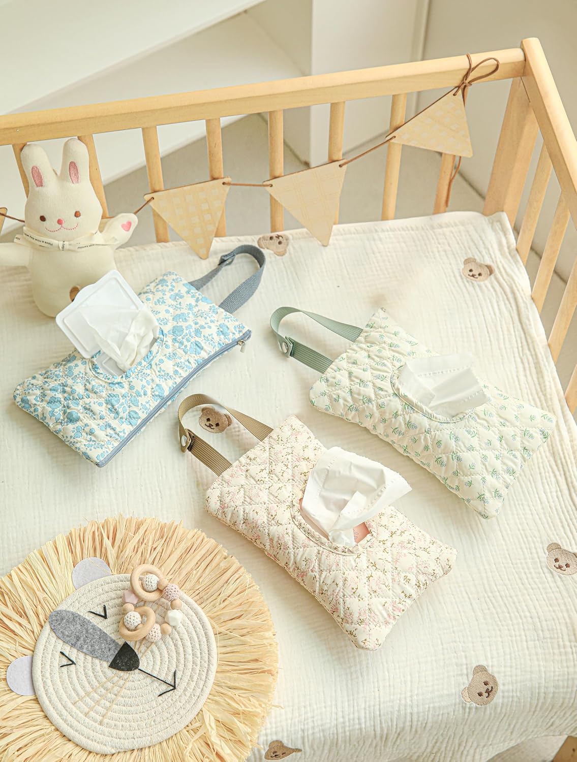 Quilted Baby Wipe Holder Quilted Wipe Pouch Portable Hanging Floral Wet Wipes Bag for Car, Stroller