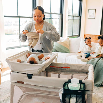 UPPAbaby Remi Changing Station/Wipeable Surface/Simple Attachment and Storage/Charlie (Sand Mélange)